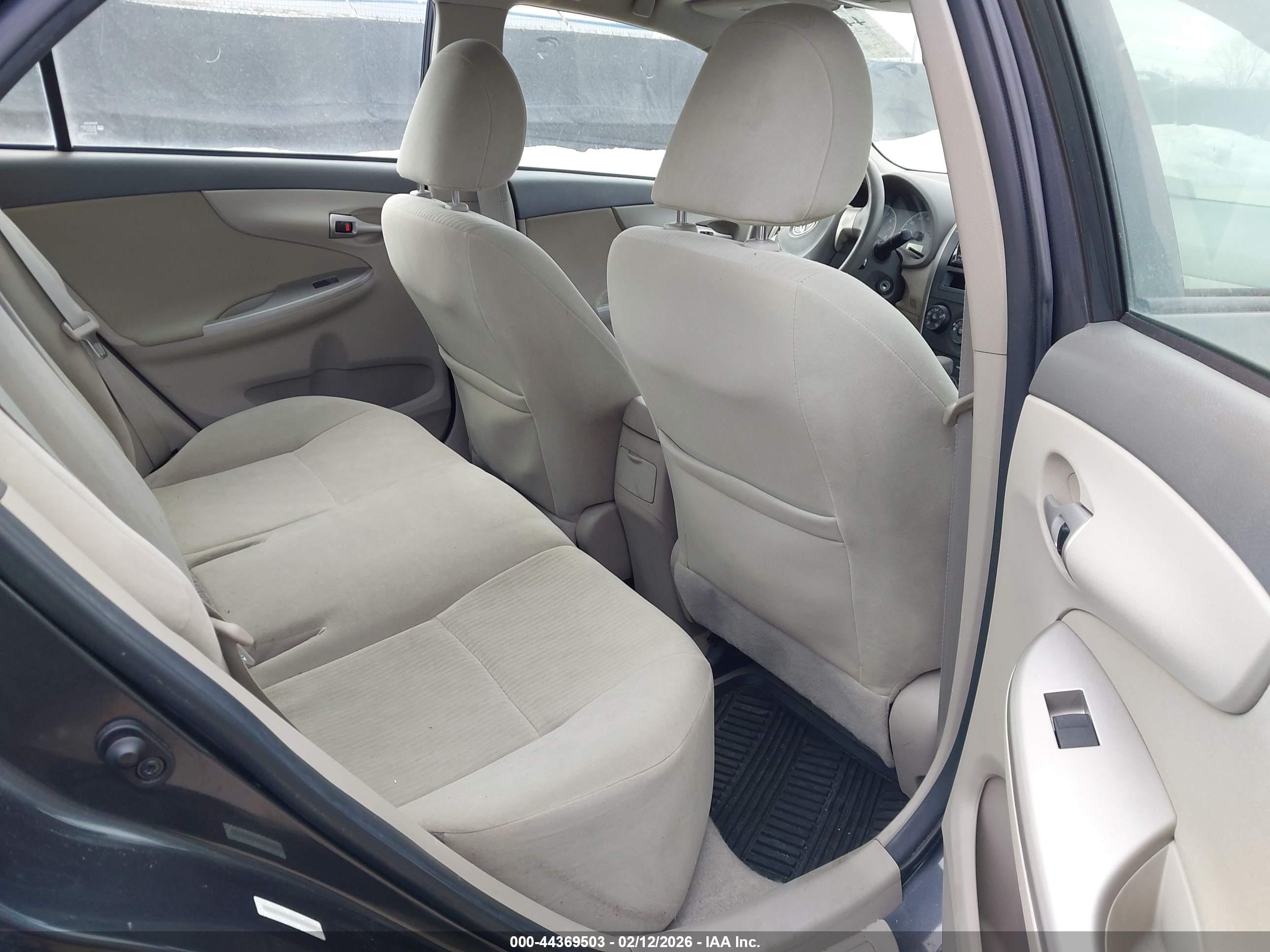 TOYOTA COROLLA image 8