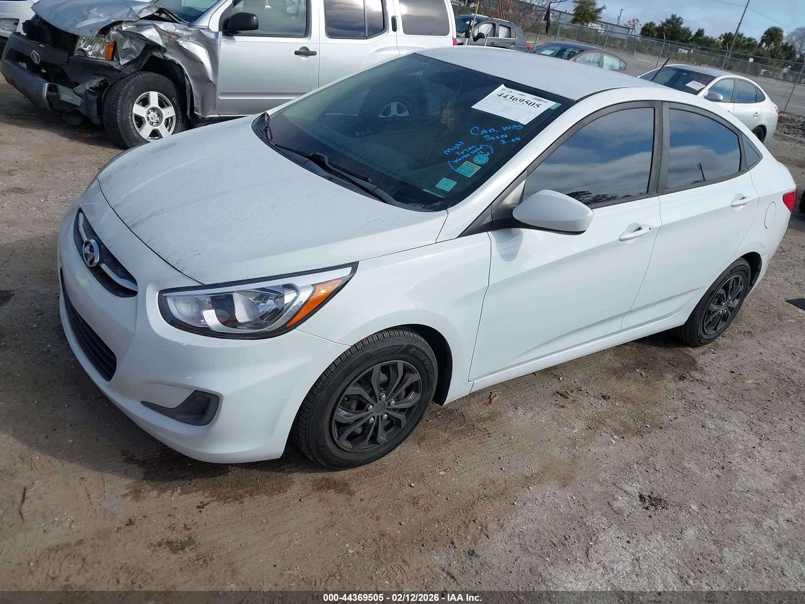 HYUNDAI ACCENT image 2