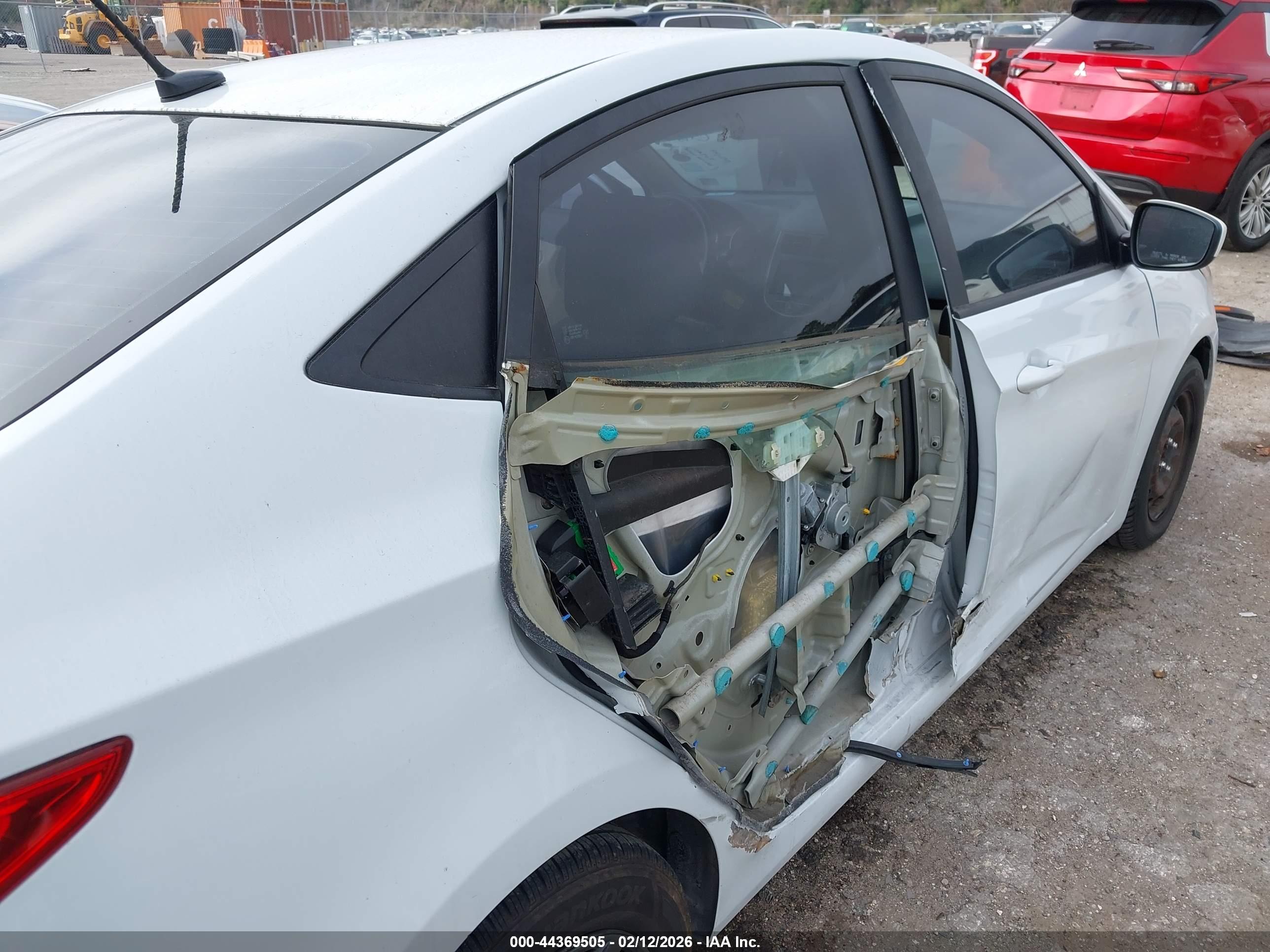 HYUNDAI ACCENT image 6