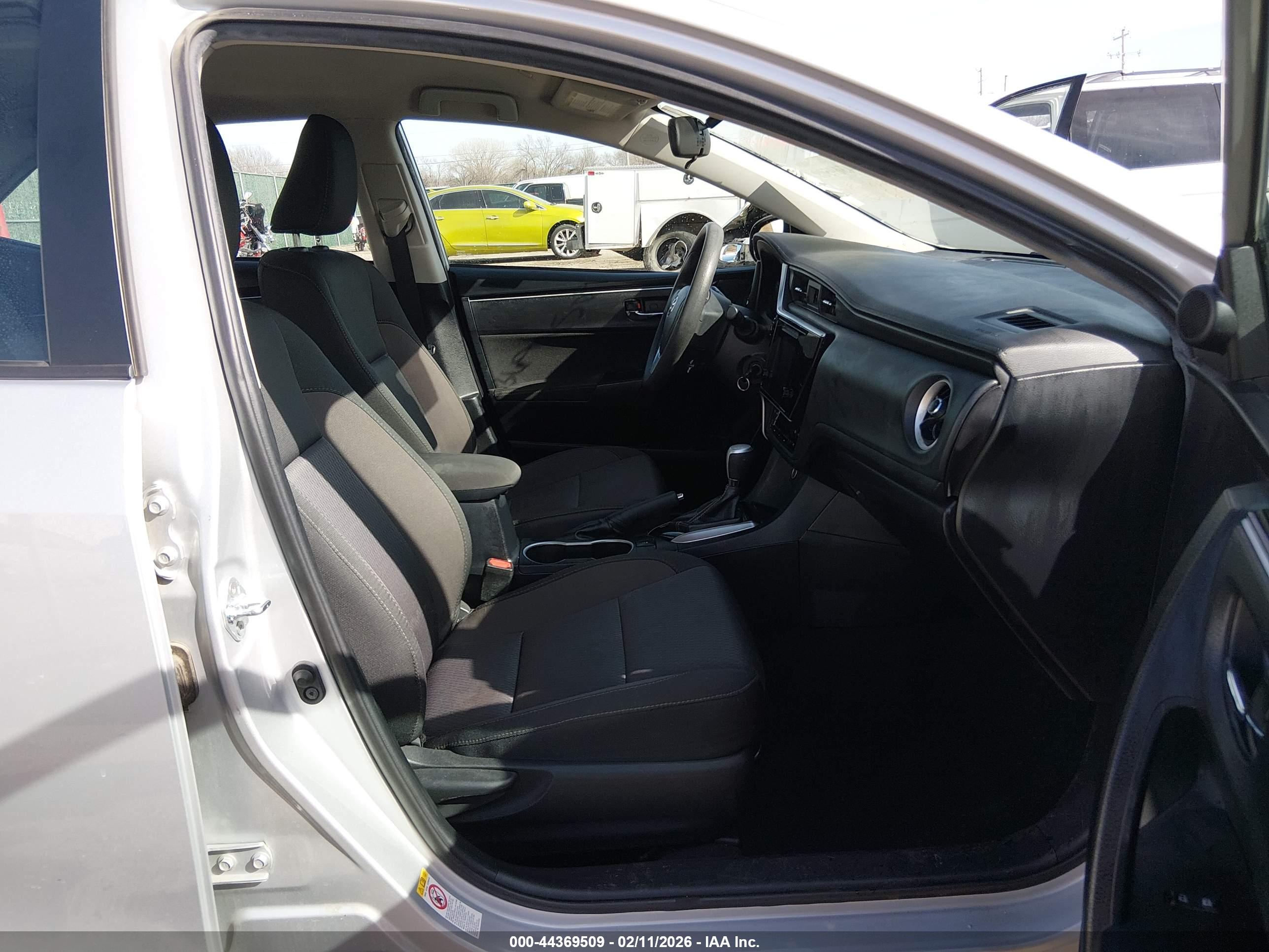 TOYOTA COROLLA image 5