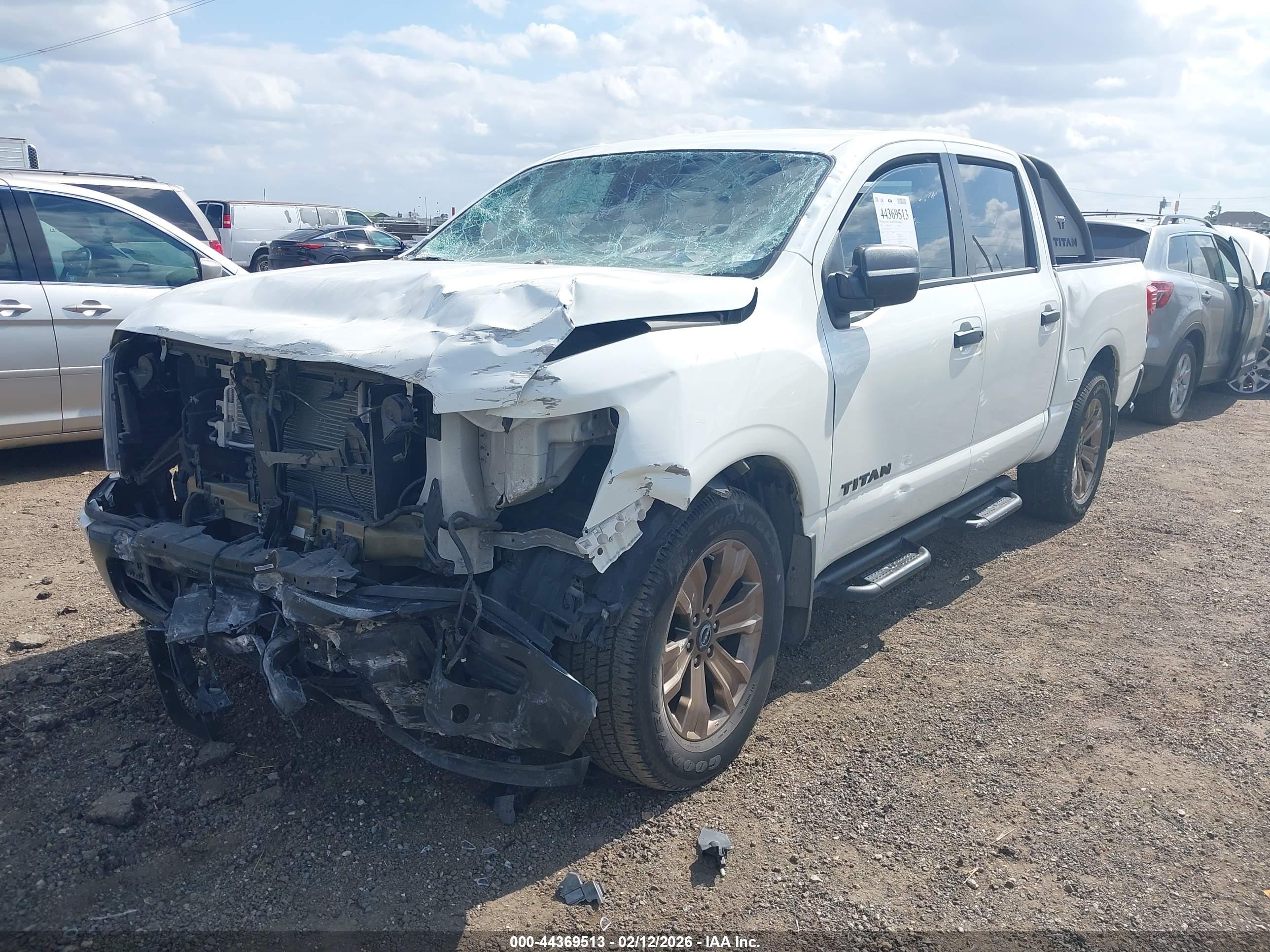 NISSAN TITAN image 2