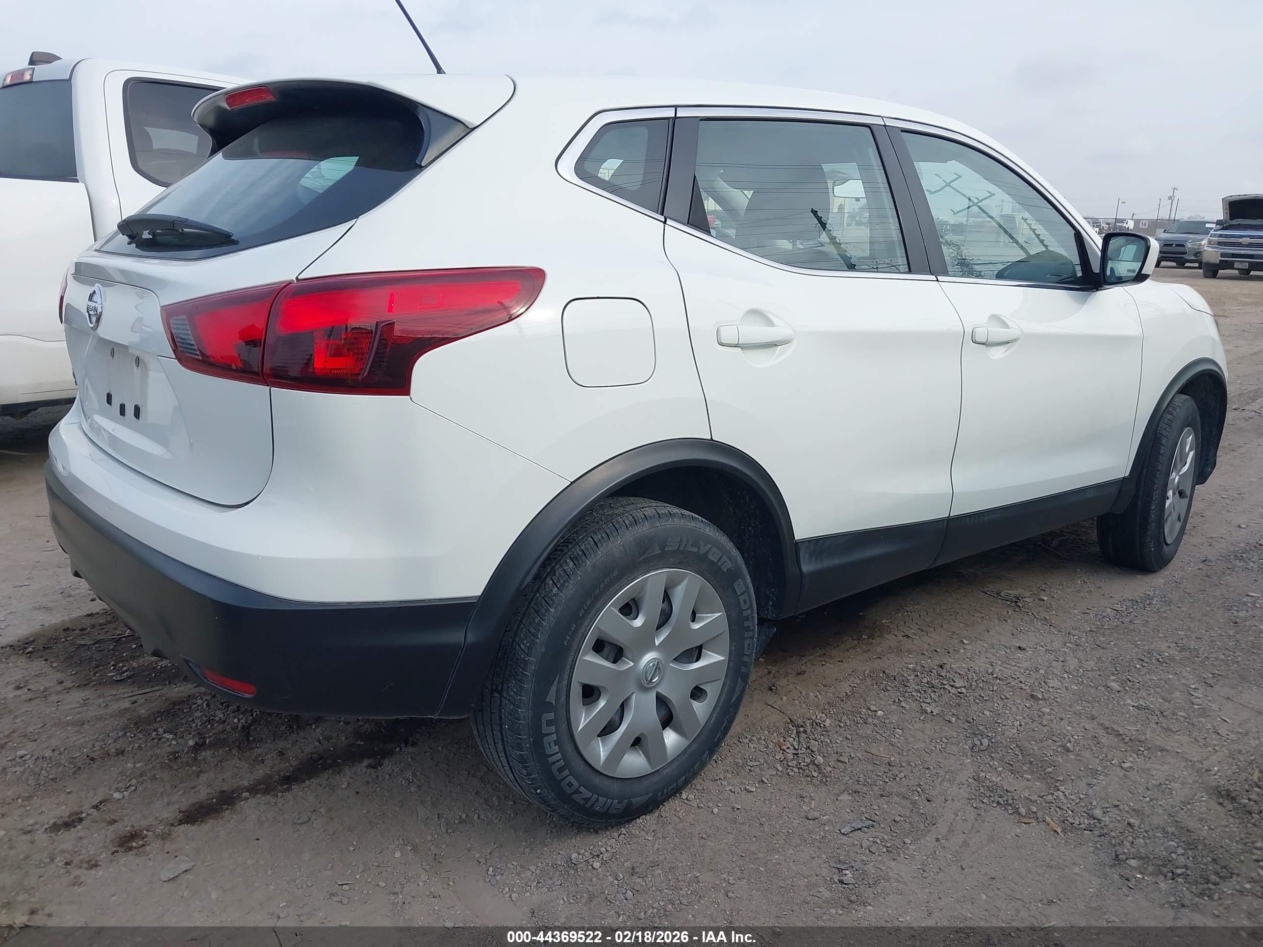 NISSAN ROGUE image 4