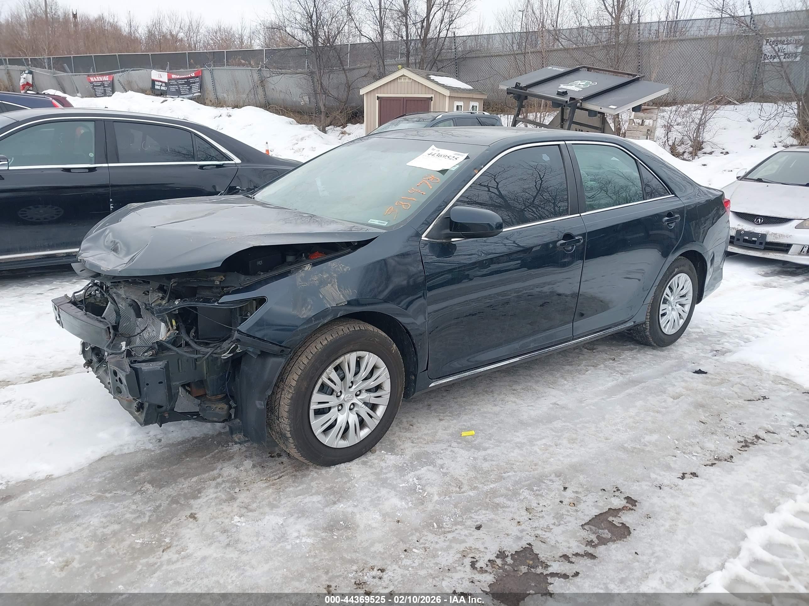 TOYOTA CAMRY image 2