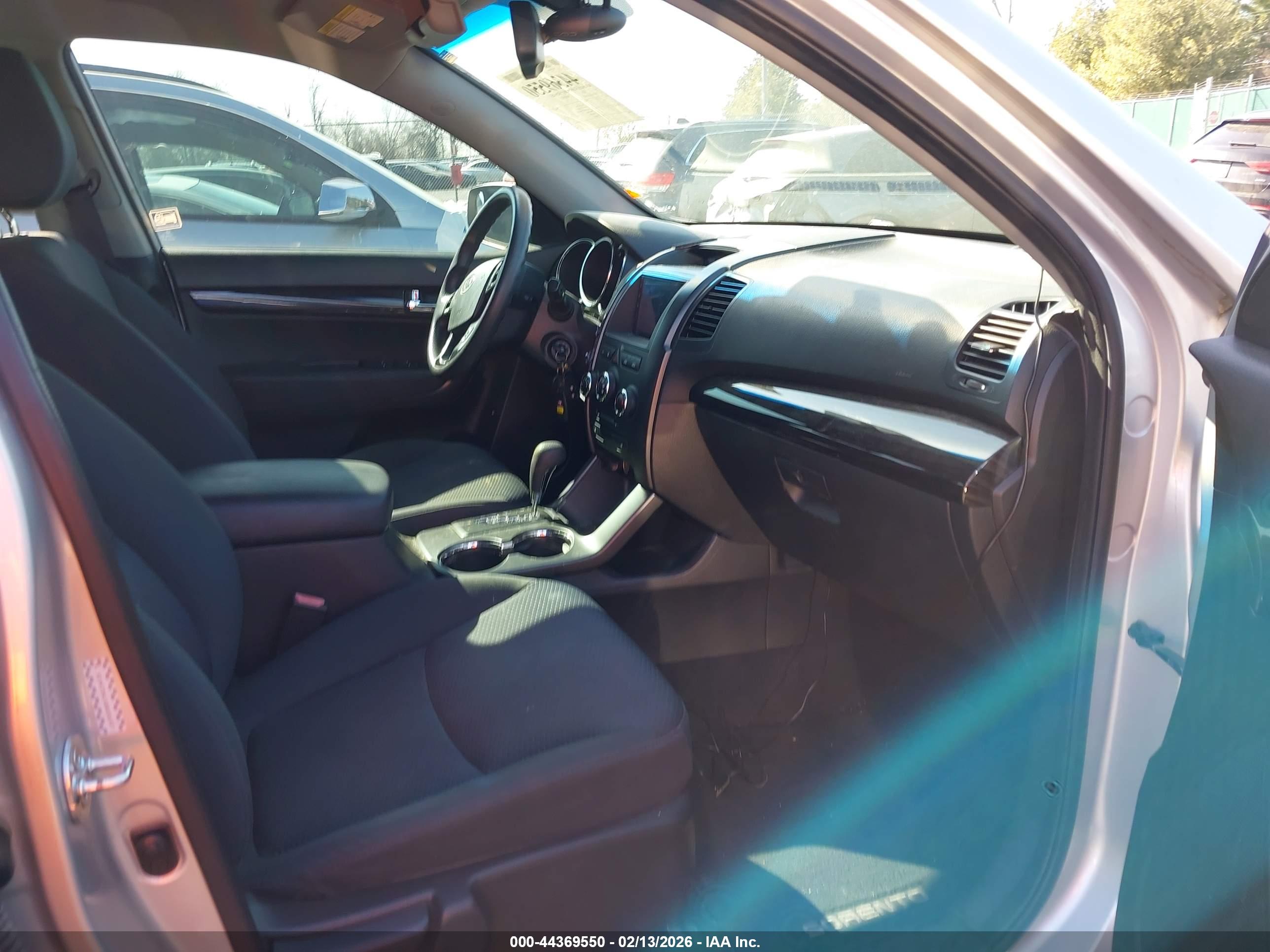 KIA SORENTO image 5