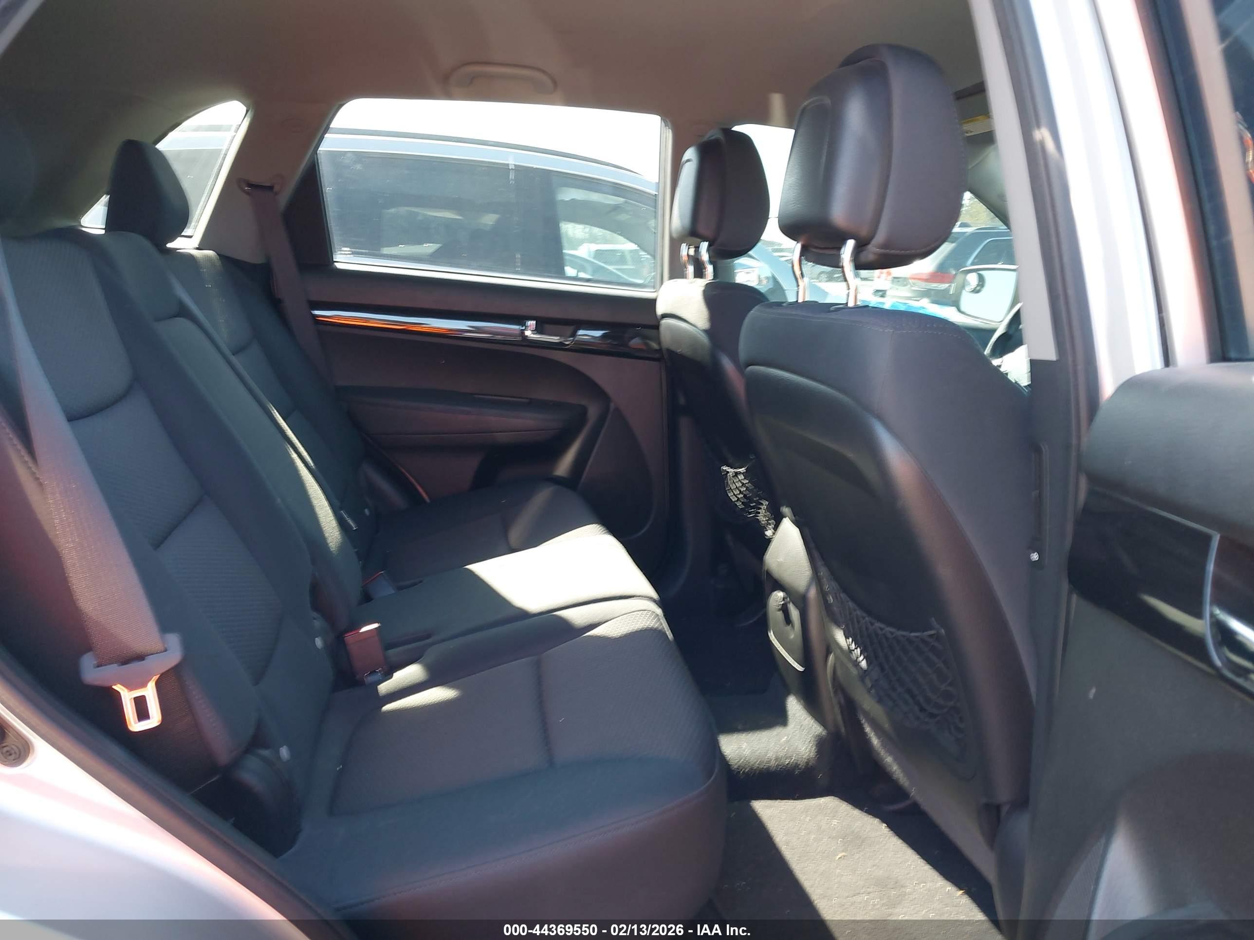 KIA SORENTO image 8