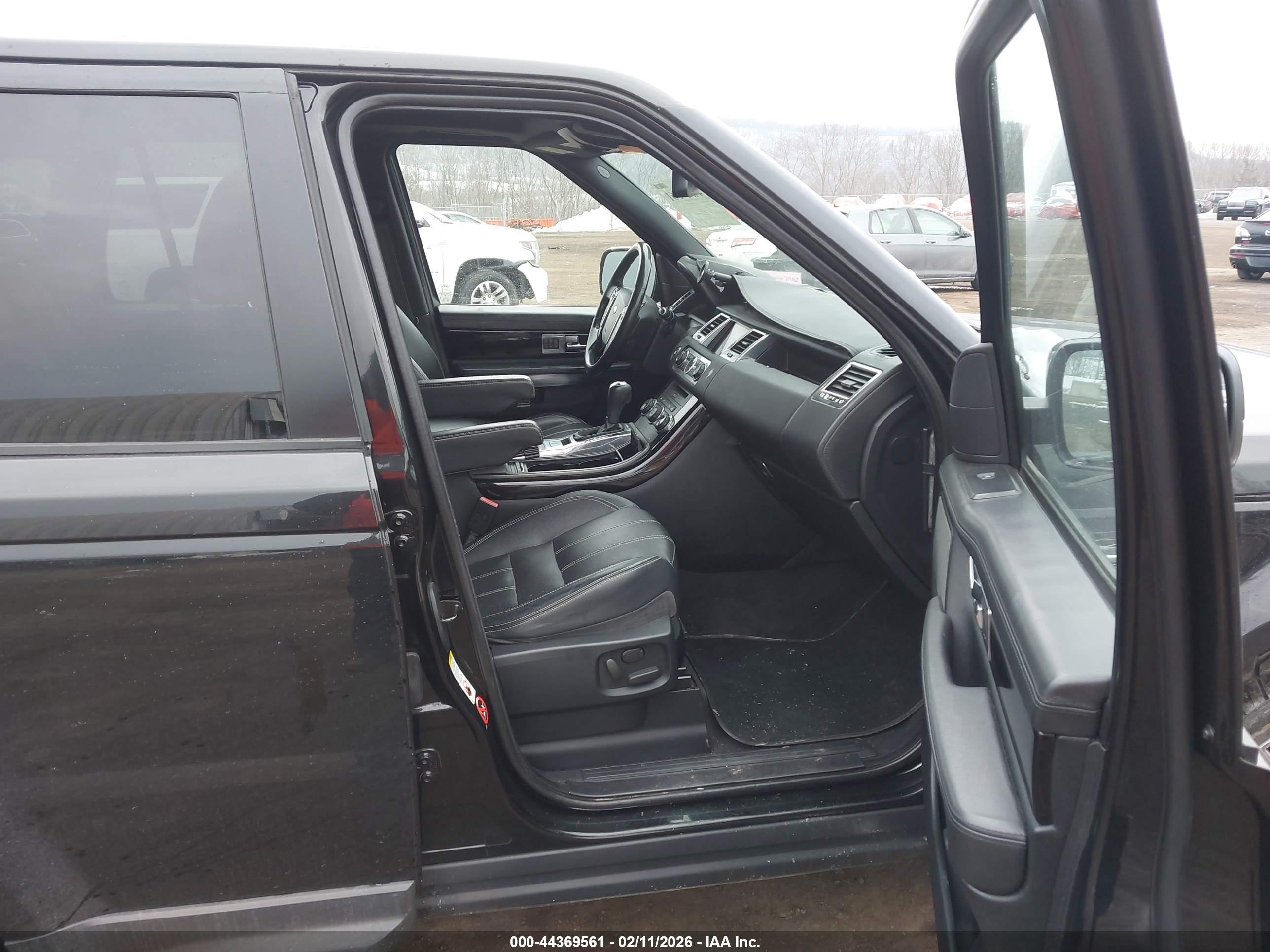 LAND ROVER image 5