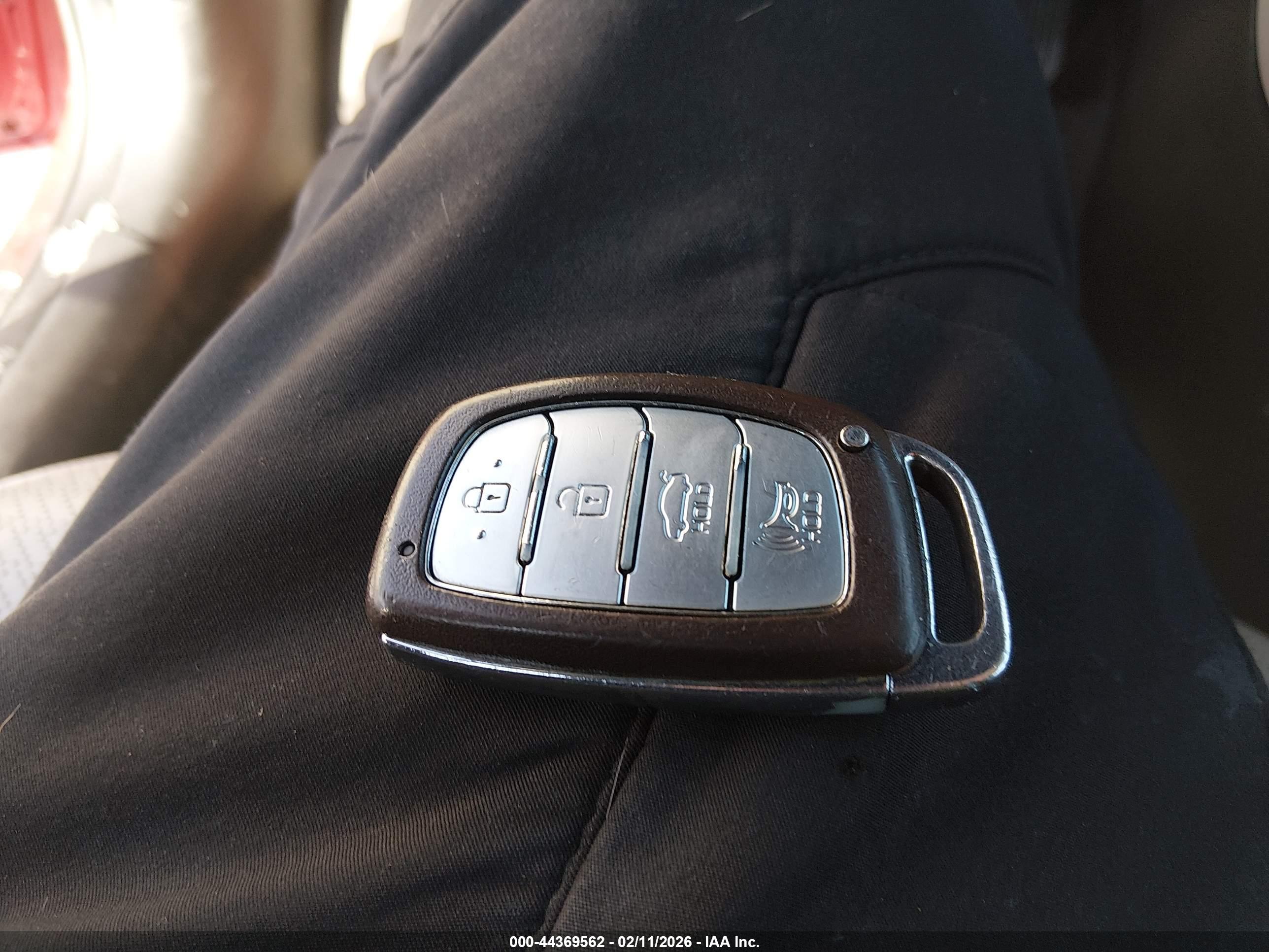 HYUNDAI ELANTRA image 11