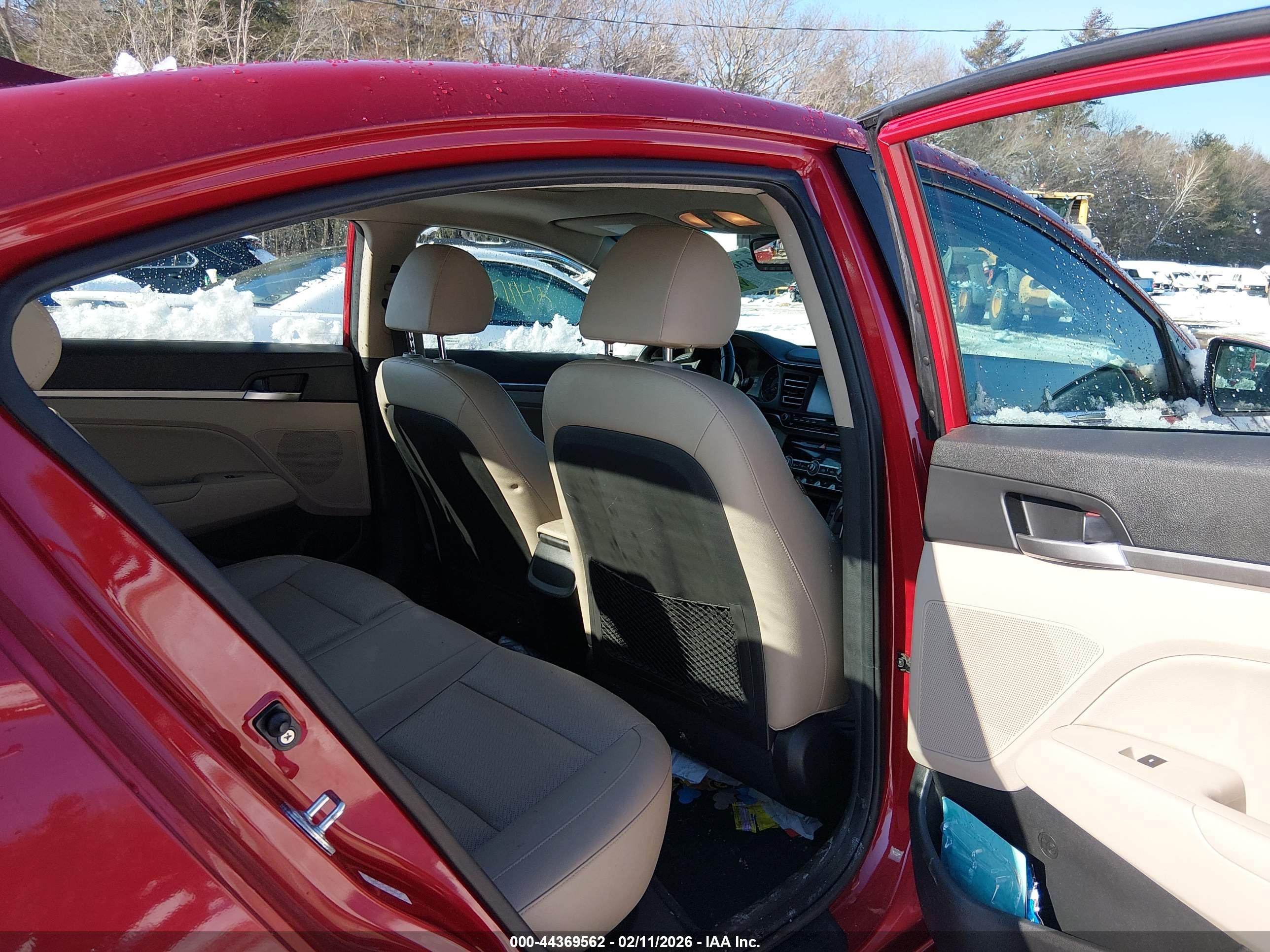 HYUNDAI ELANTRA image 8