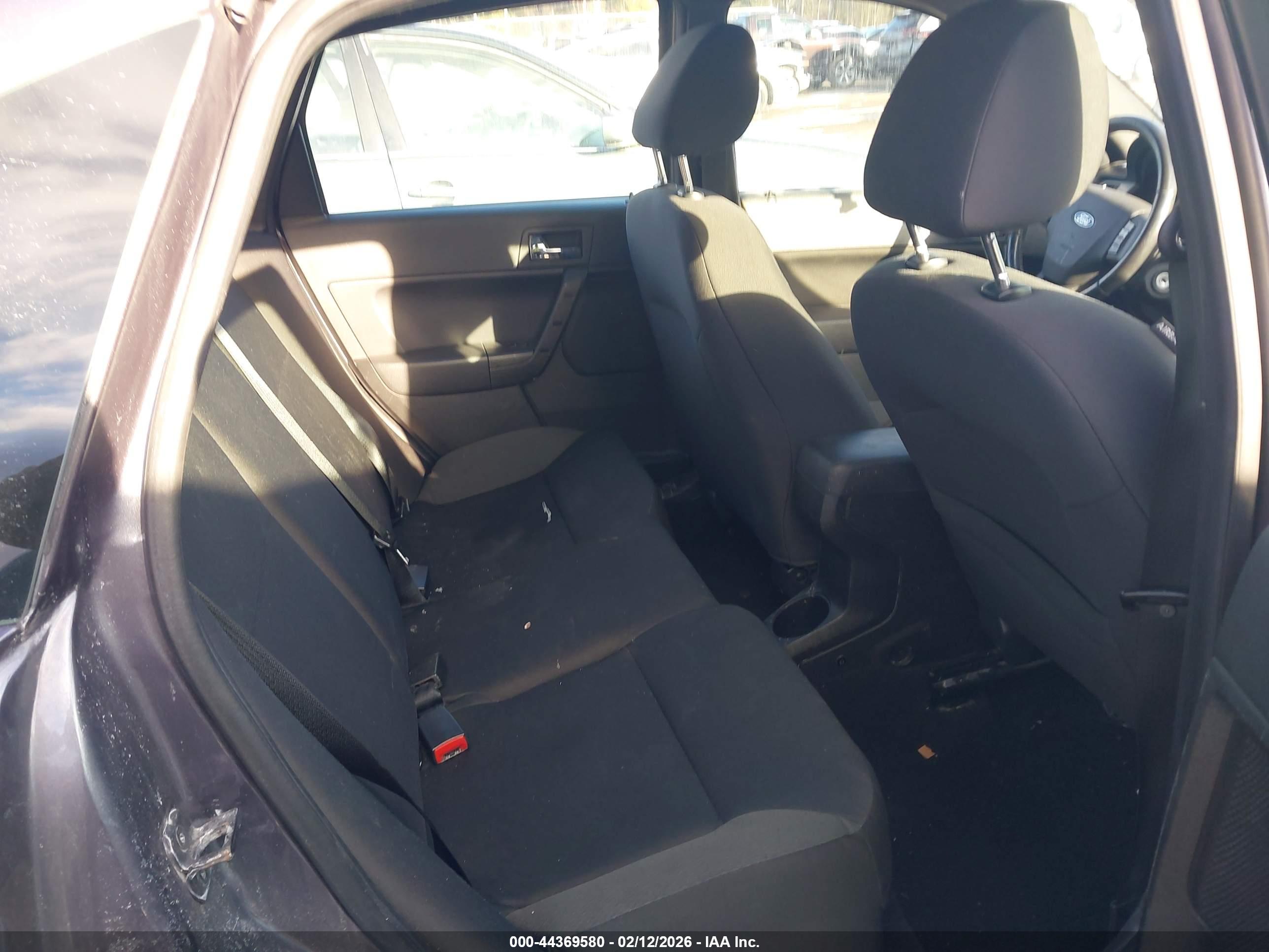 FORD FOCUS image 8