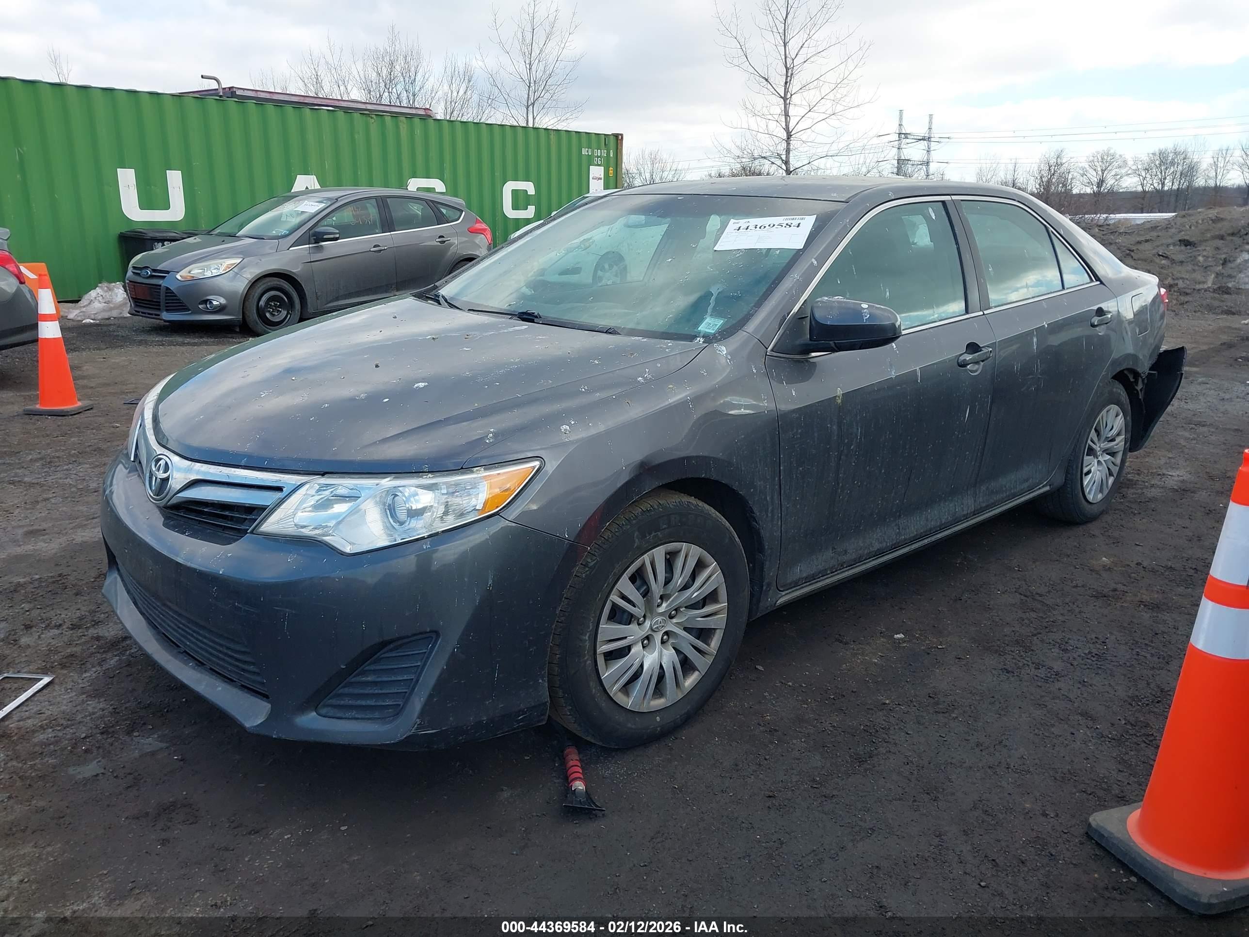 TOYOTA CAMRY image 2