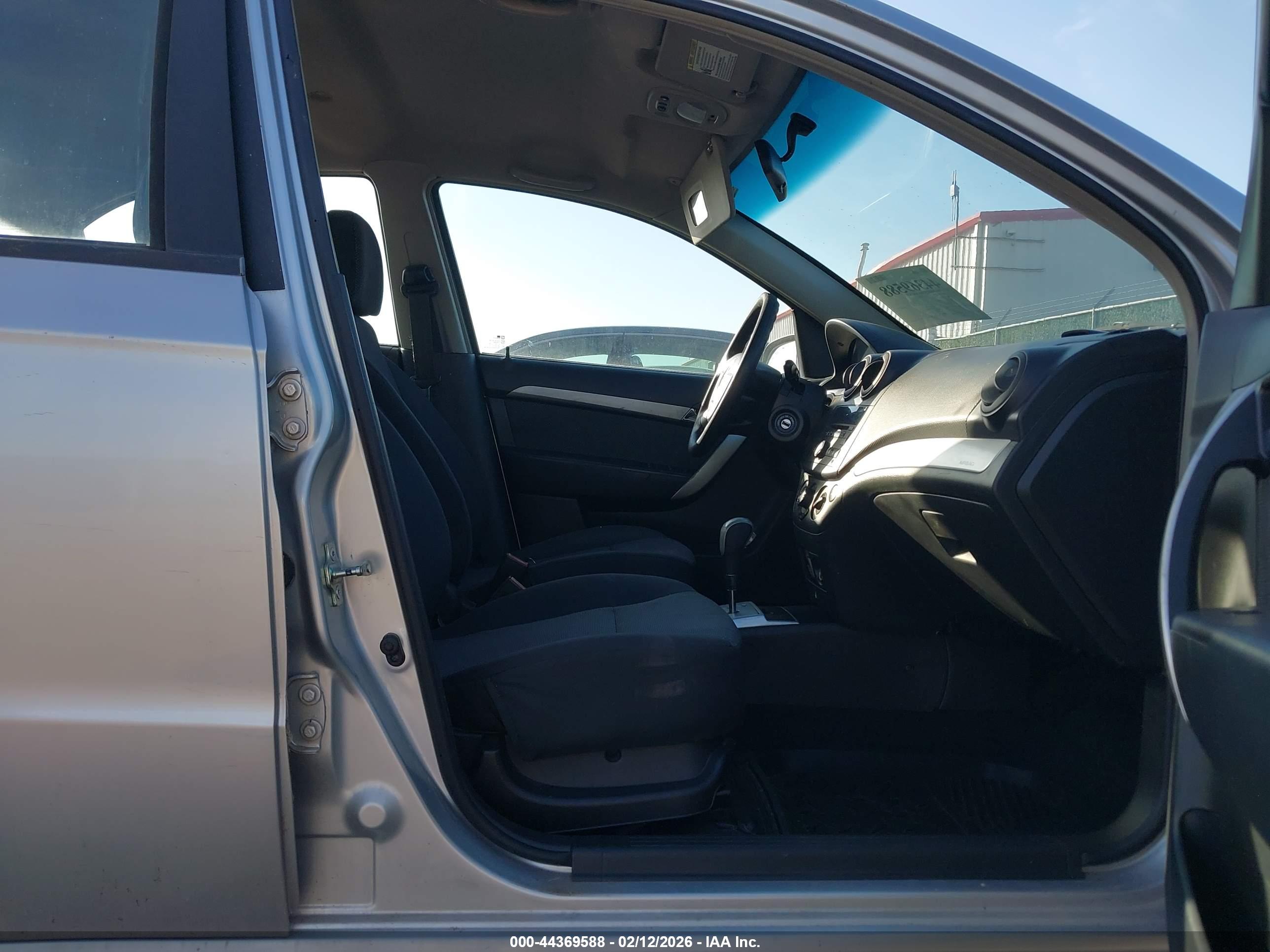 CHEVROLET AVEO image 5