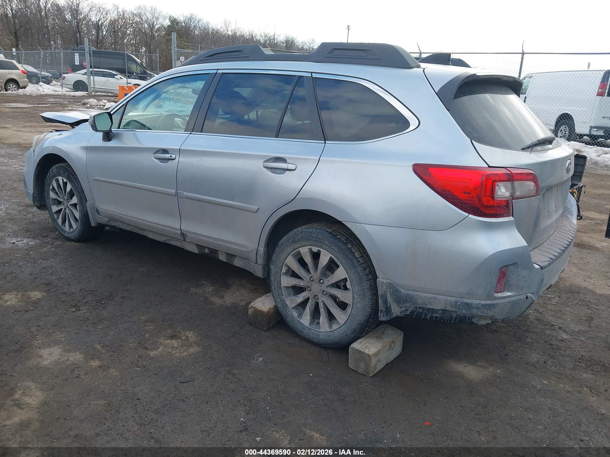 SUBARU OUTBACK image 3