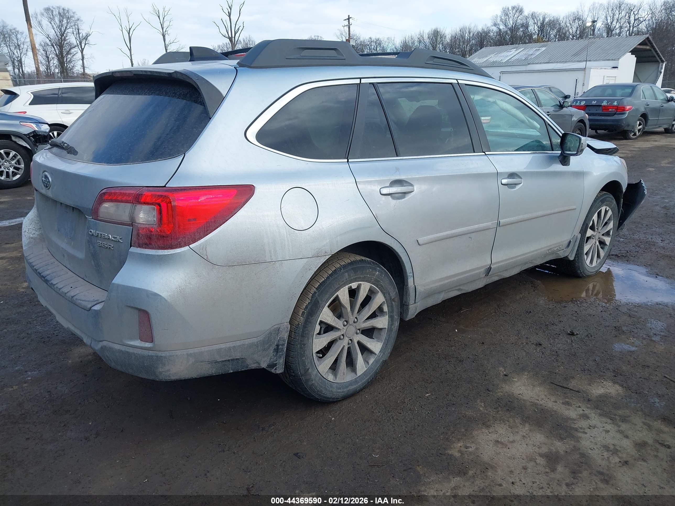 SUBARU OUTBACK image 4