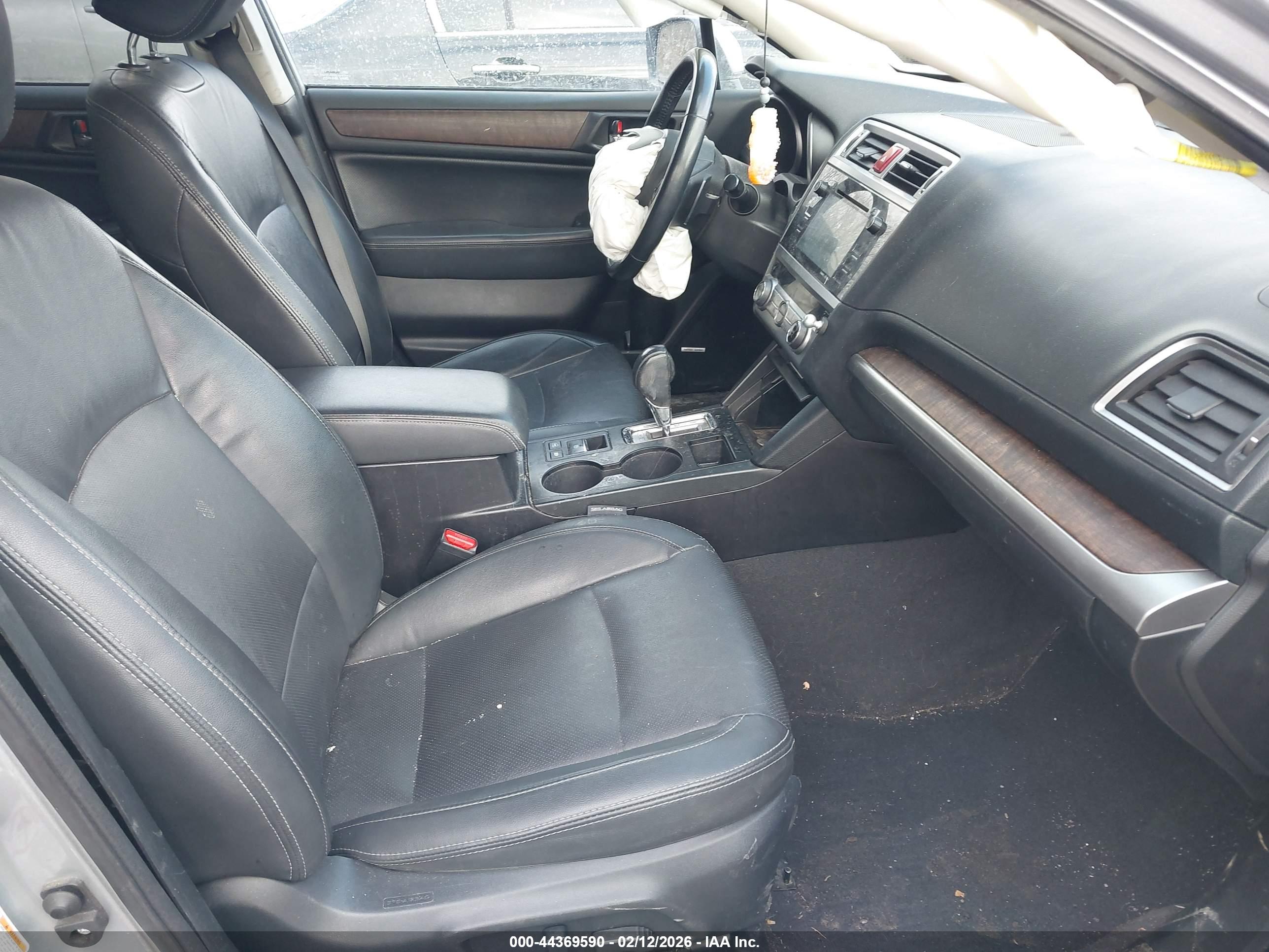 SUBARU OUTBACK image 5