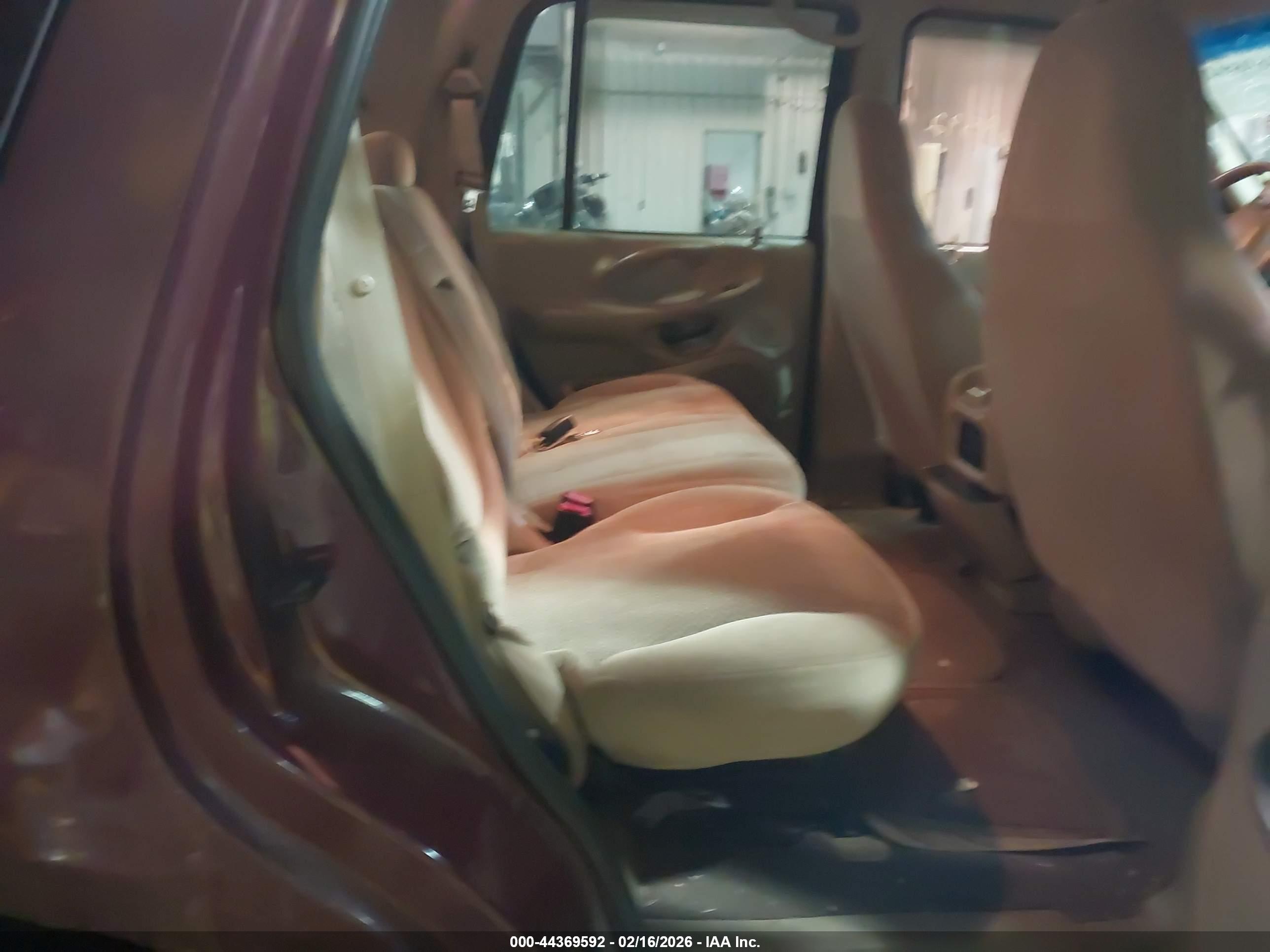 FORD EXPEDITION image 8