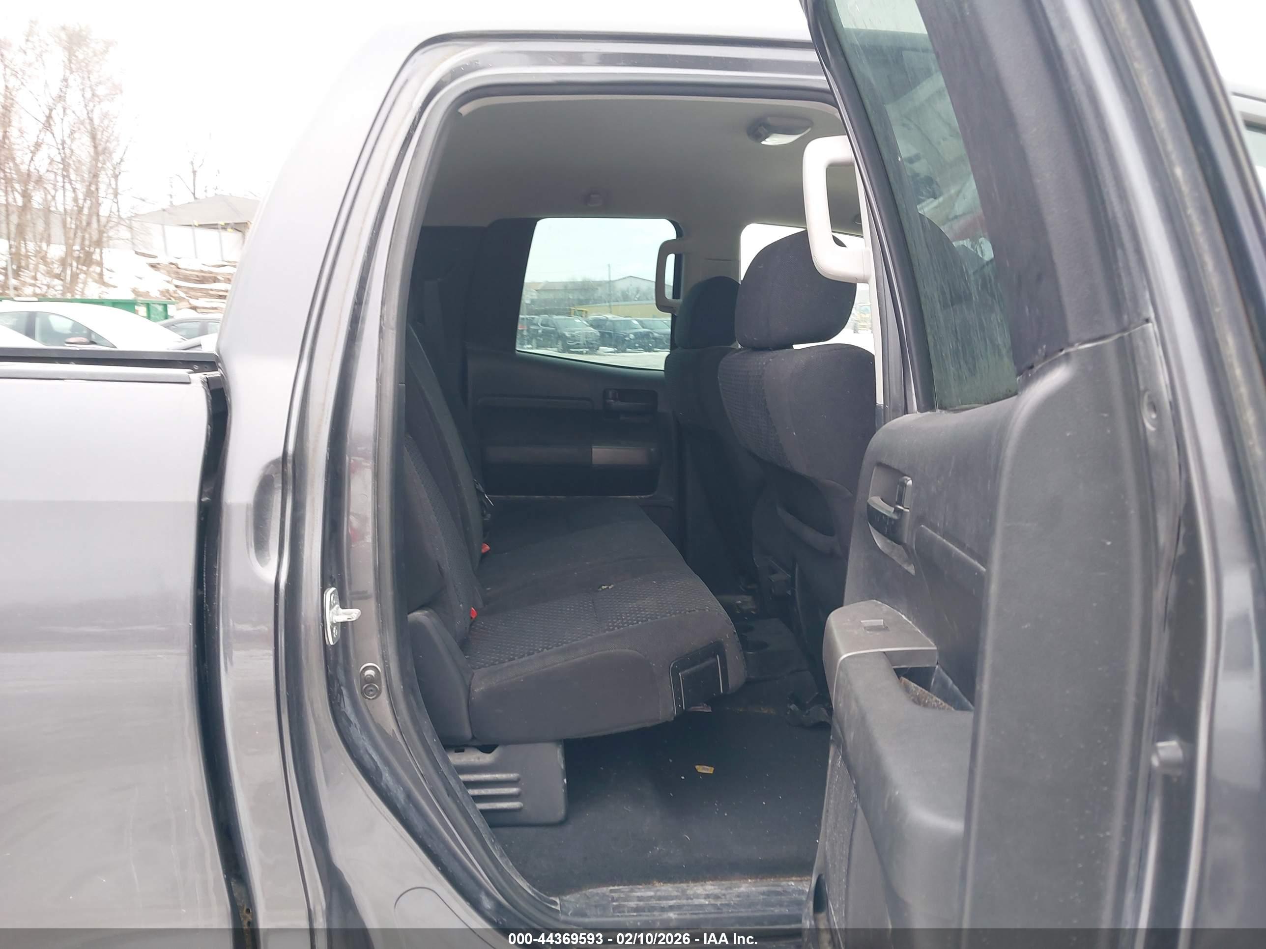 TOYOTA TUNDRA image 8