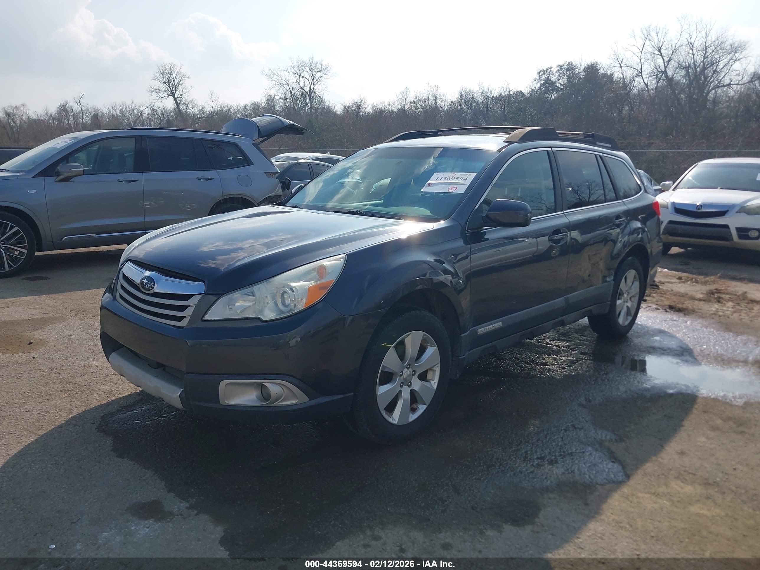 SUBARU OUTBACK image 2
