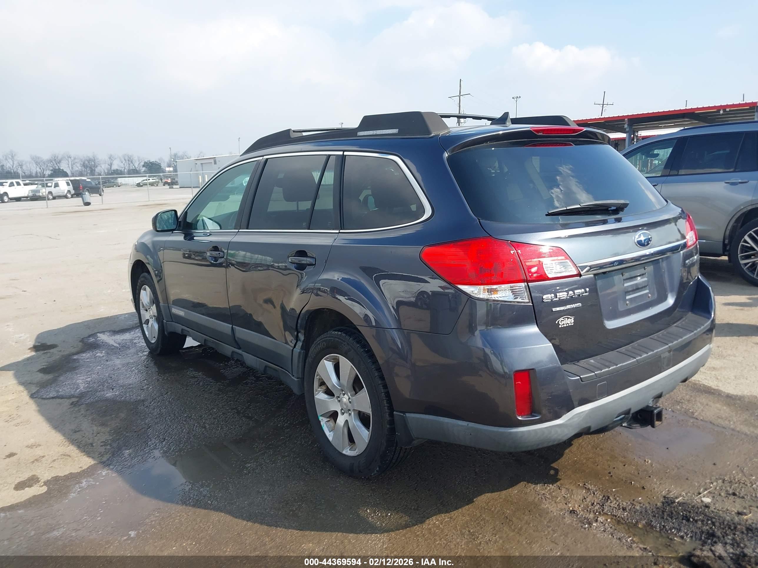 SUBARU OUTBACK image 3