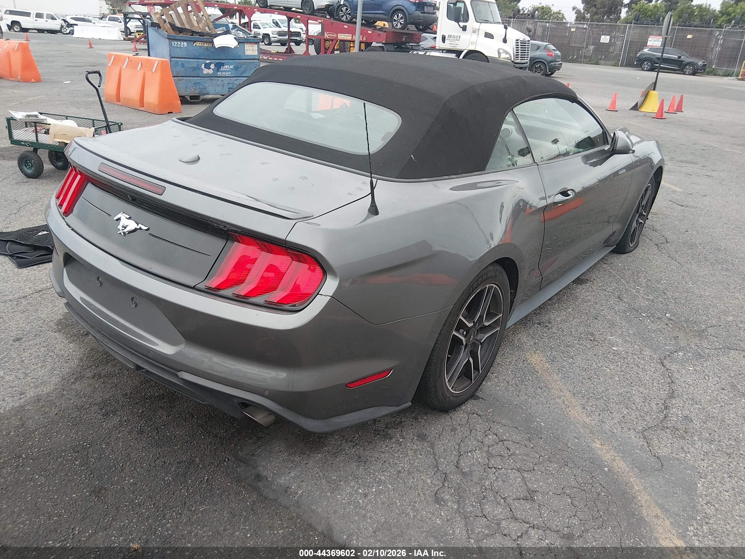 FORD MUSTANG image 4