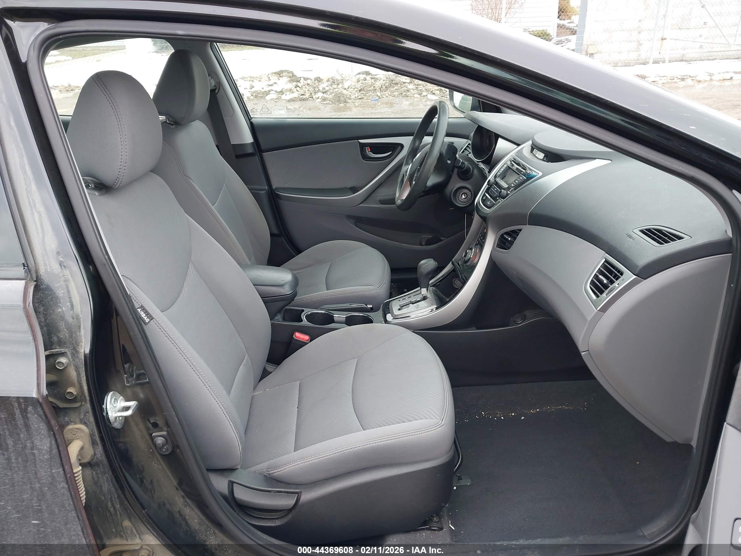 HYUNDAI ELANTRA image 5