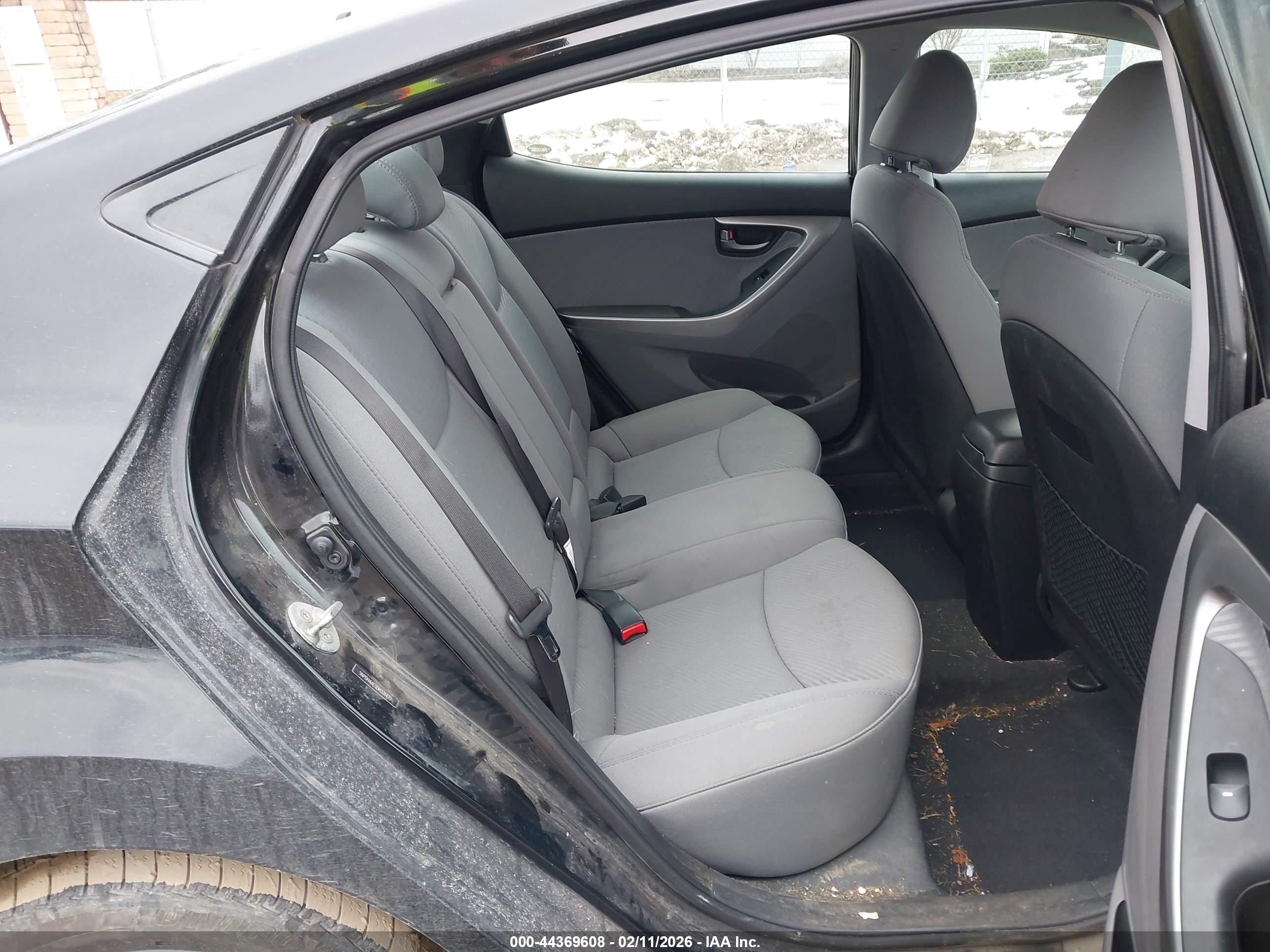 HYUNDAI ELANTRA image 8