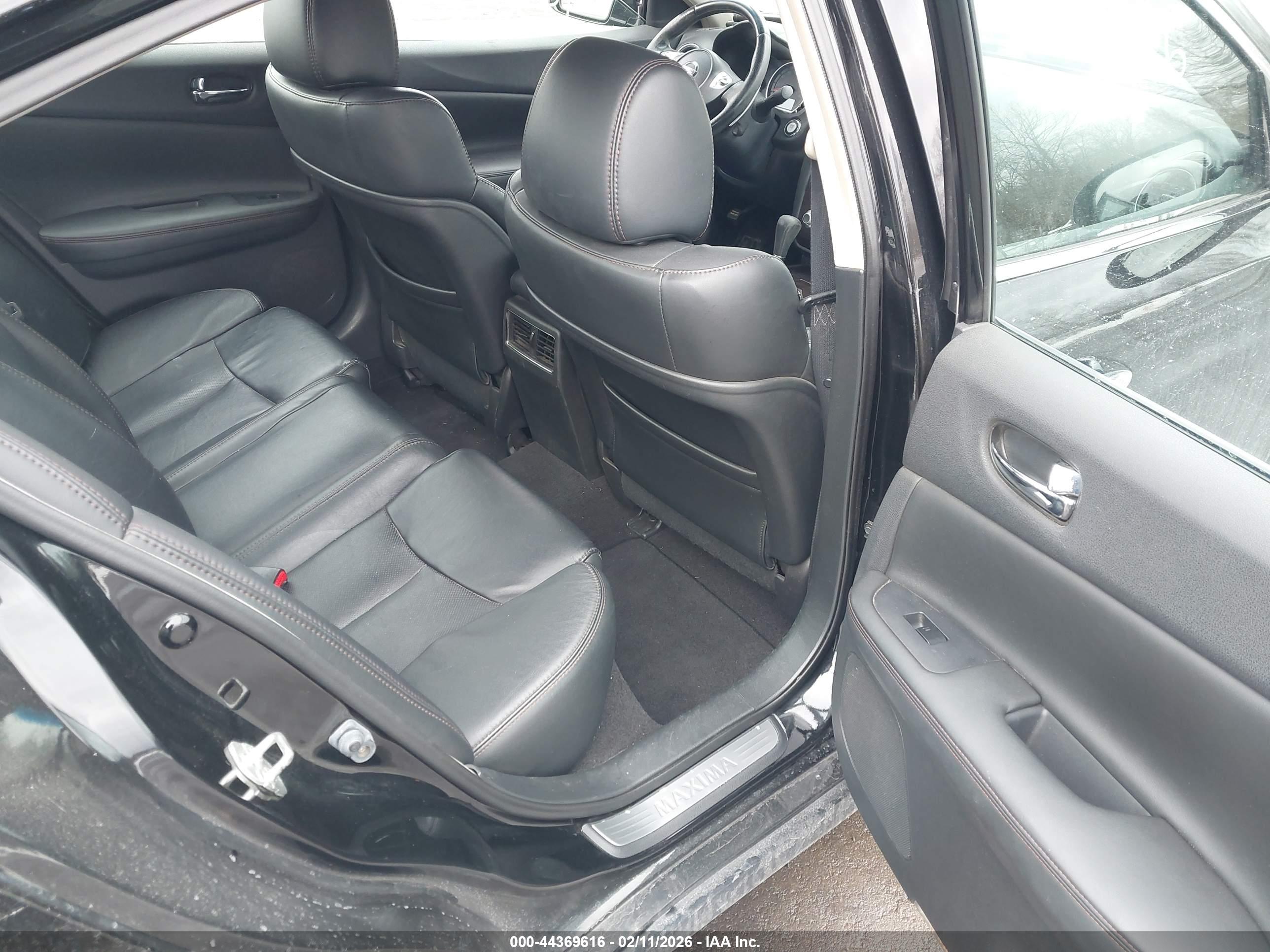 NISSAN MAXIMA image 8