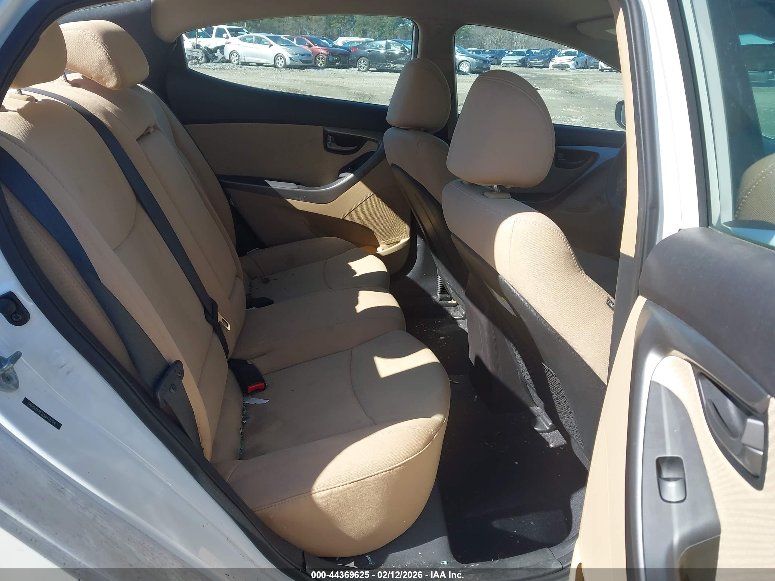HYUNDAI ELANTRA image 8