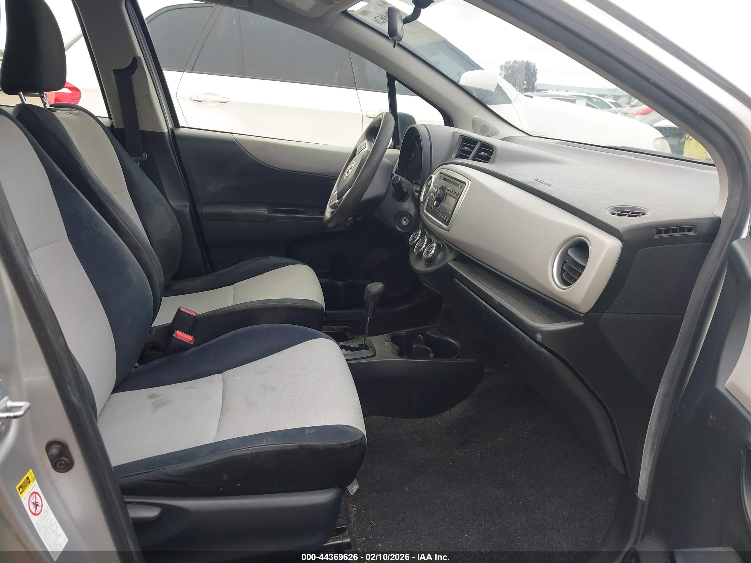 TOYOTA YARIS image 5