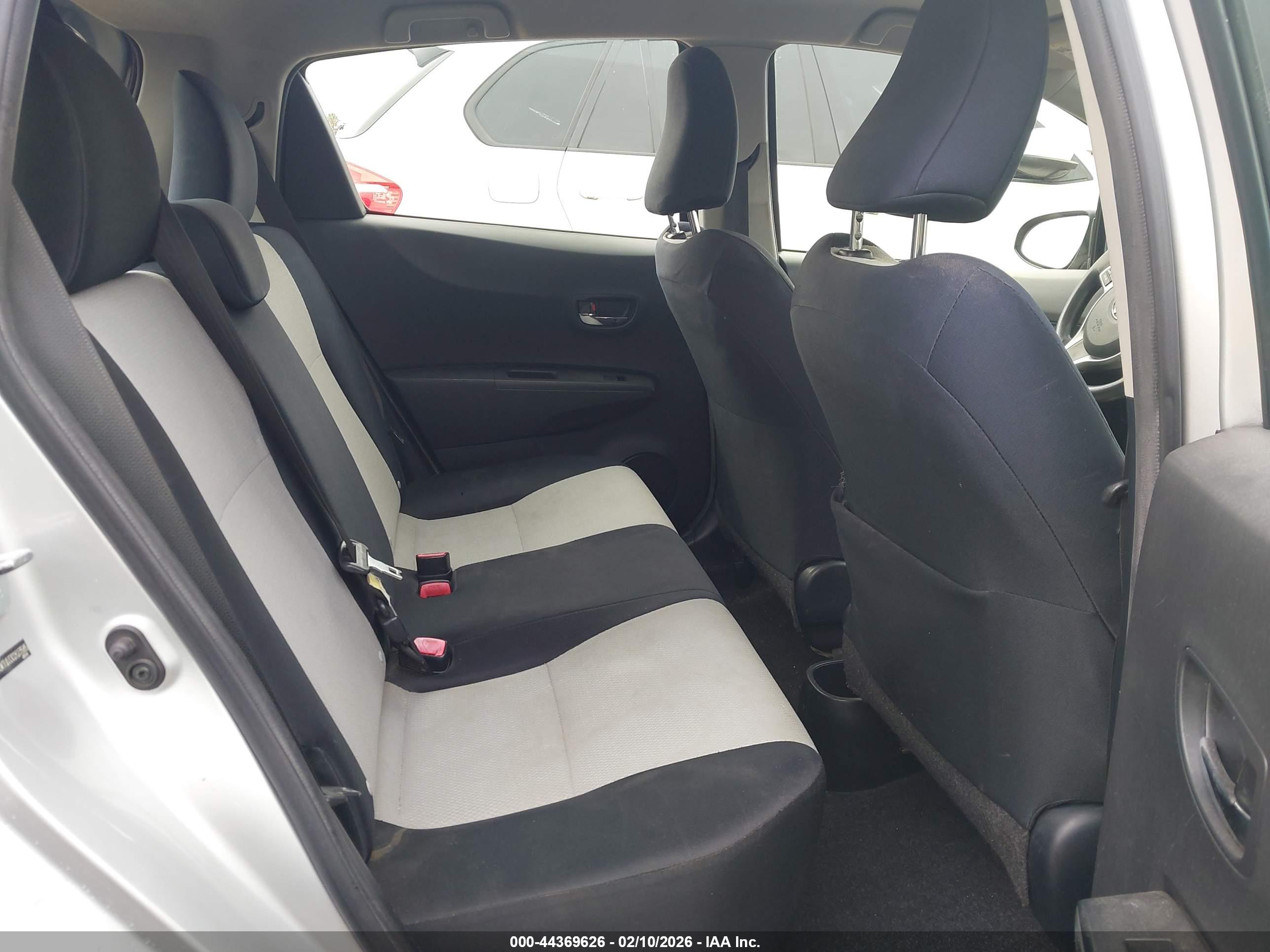 TOYOTA YARIS image 8