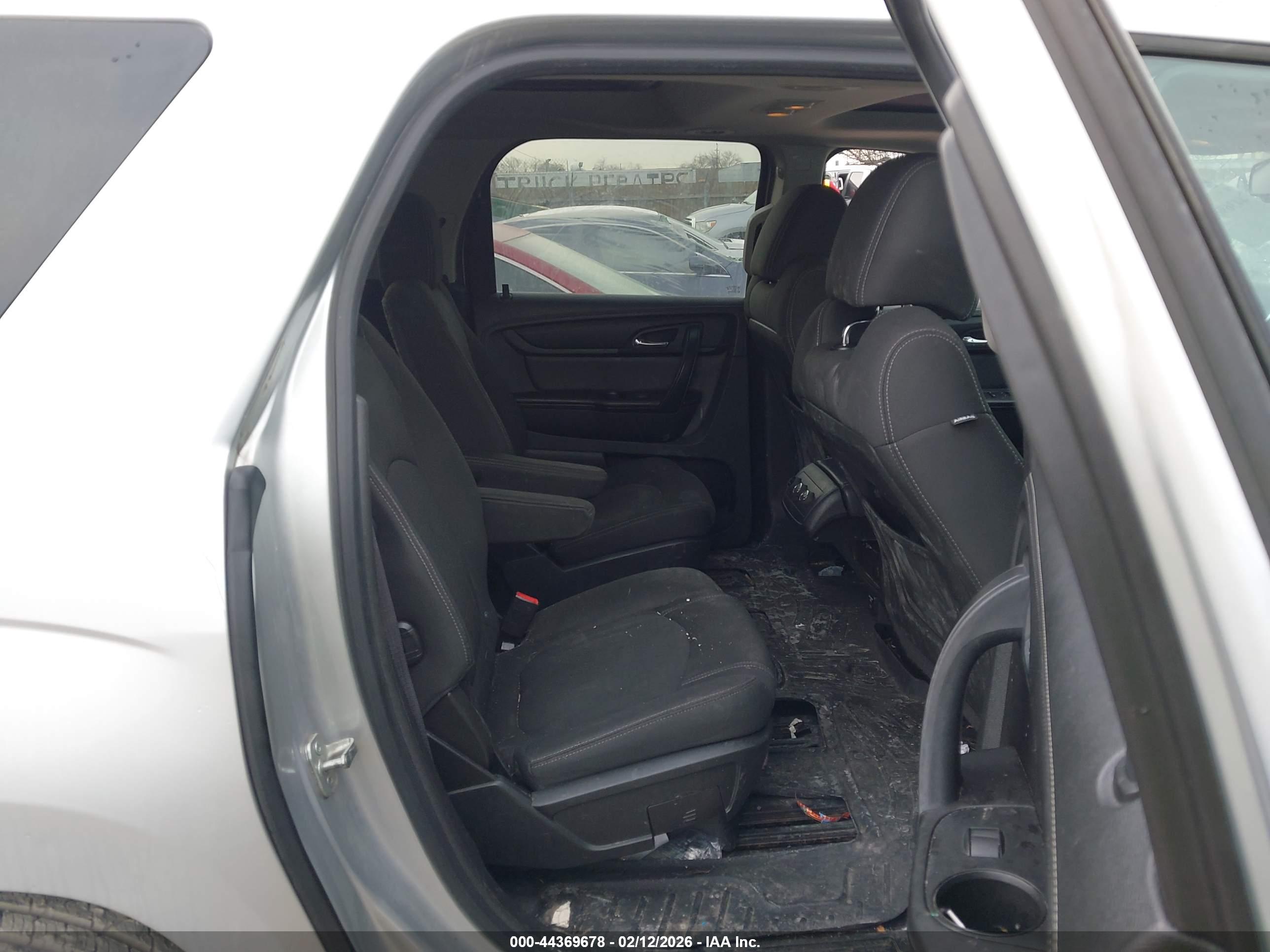 GMC ACADIA image 8