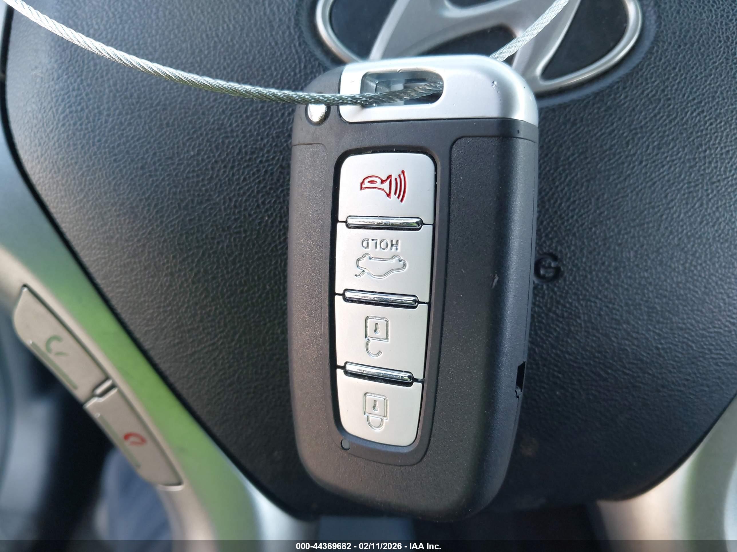 HYUNDAI TUCSON image 11