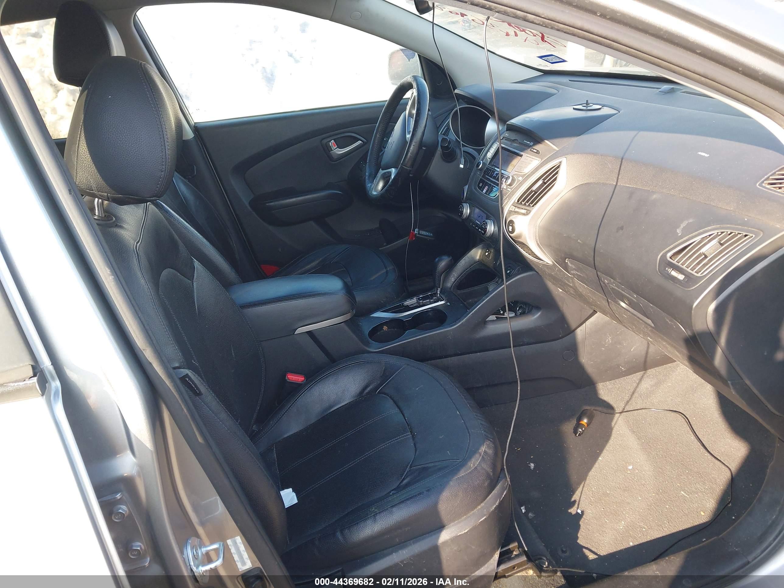HYUNDAI TUCSON image 5