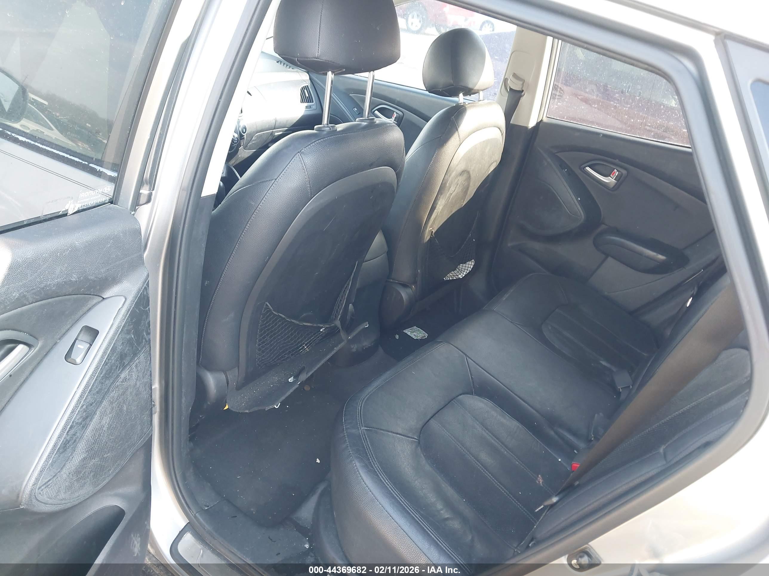 HYUNDAI TUCSON image 8