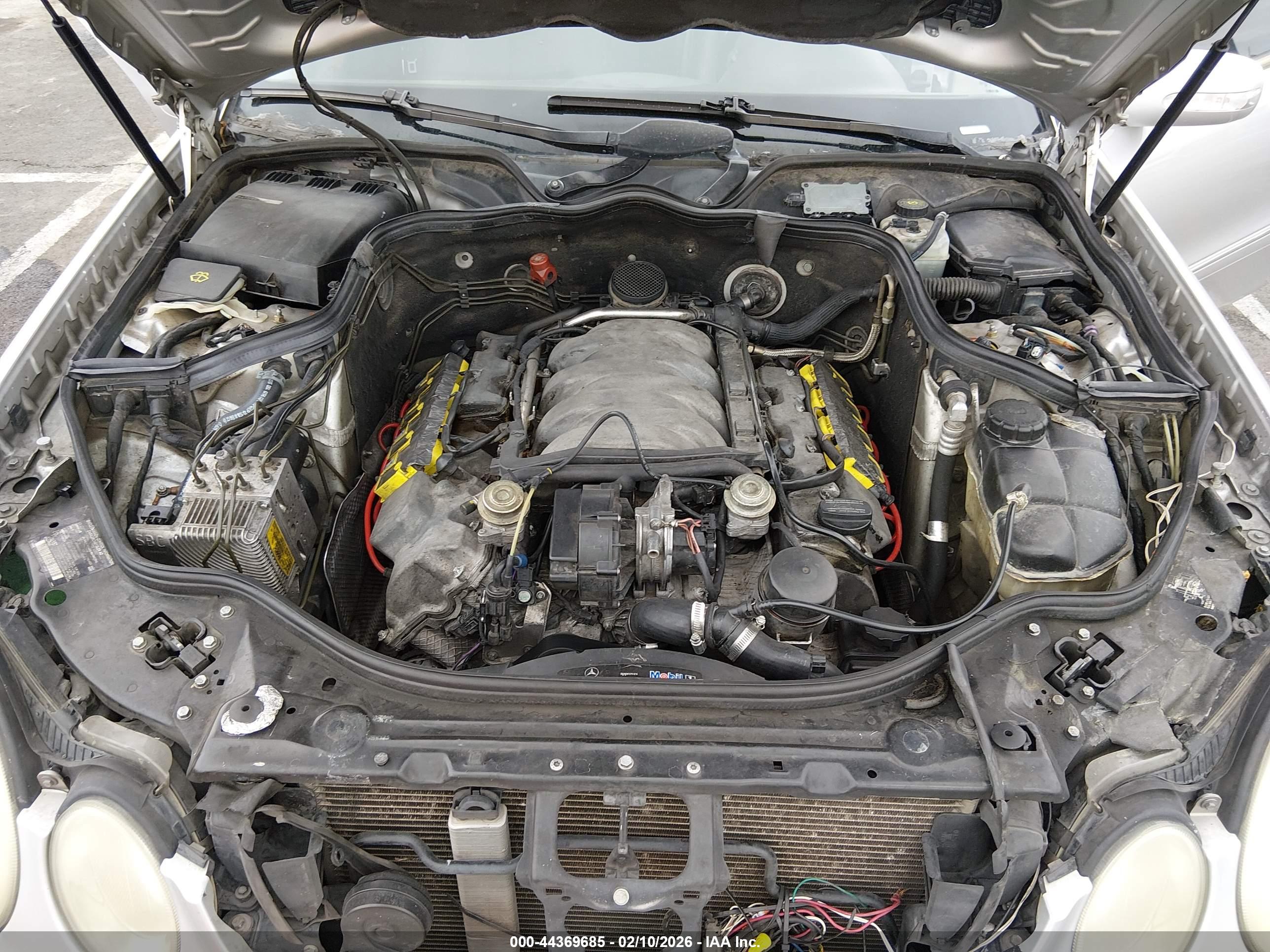 MERCEDES-BENZ E image 10