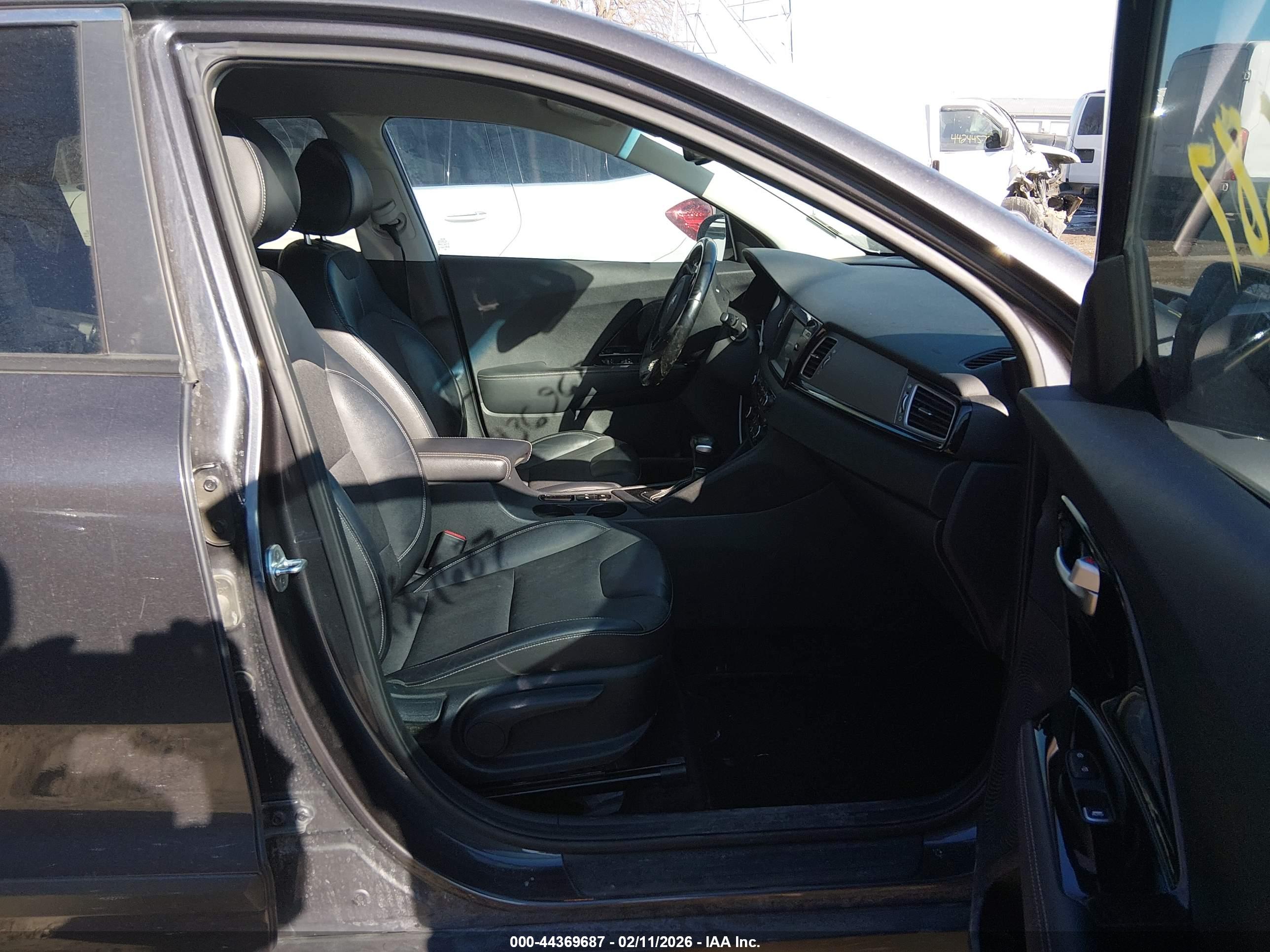KIA NIRO image 5