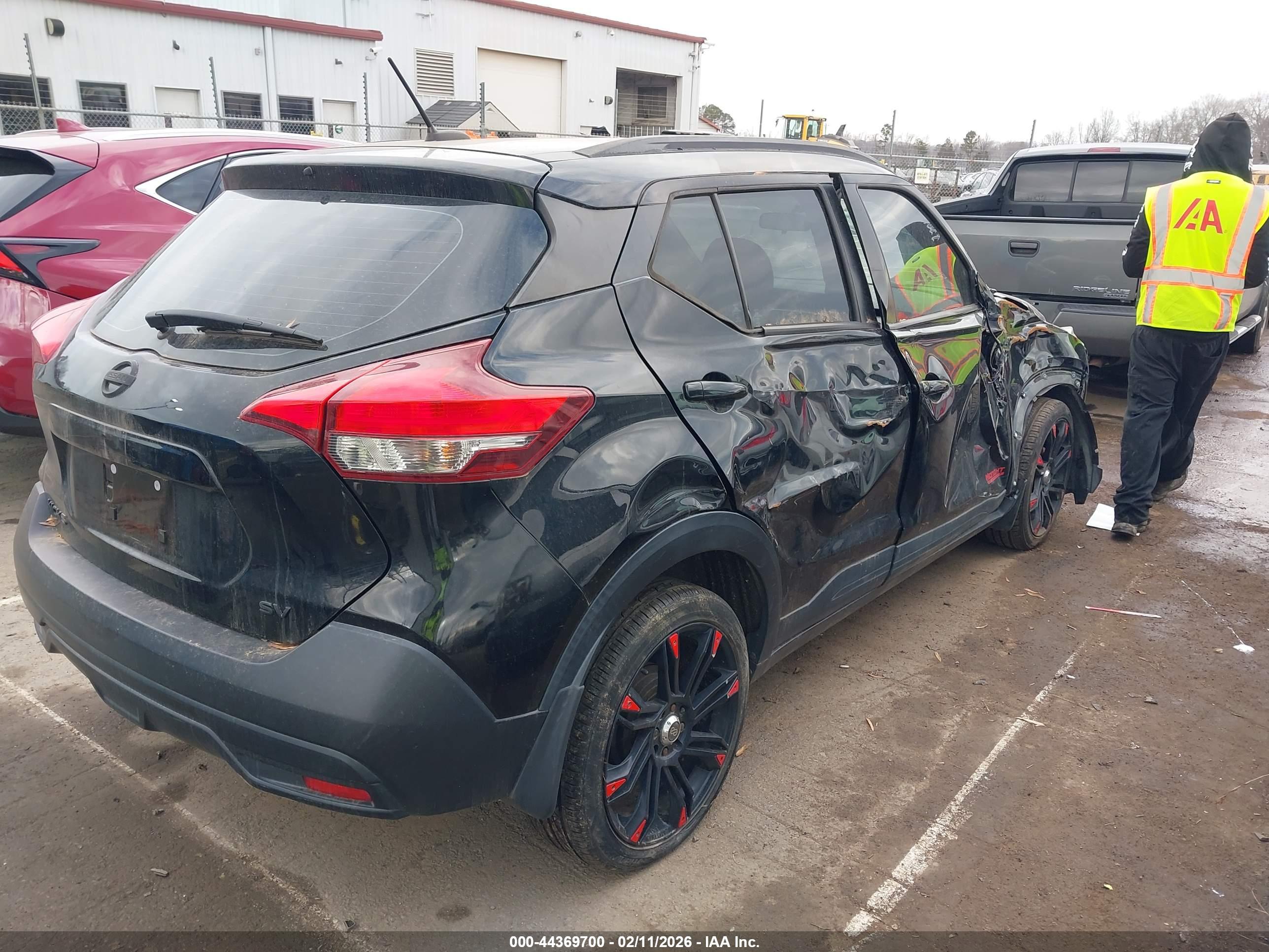 NISSAN KICKS image 4