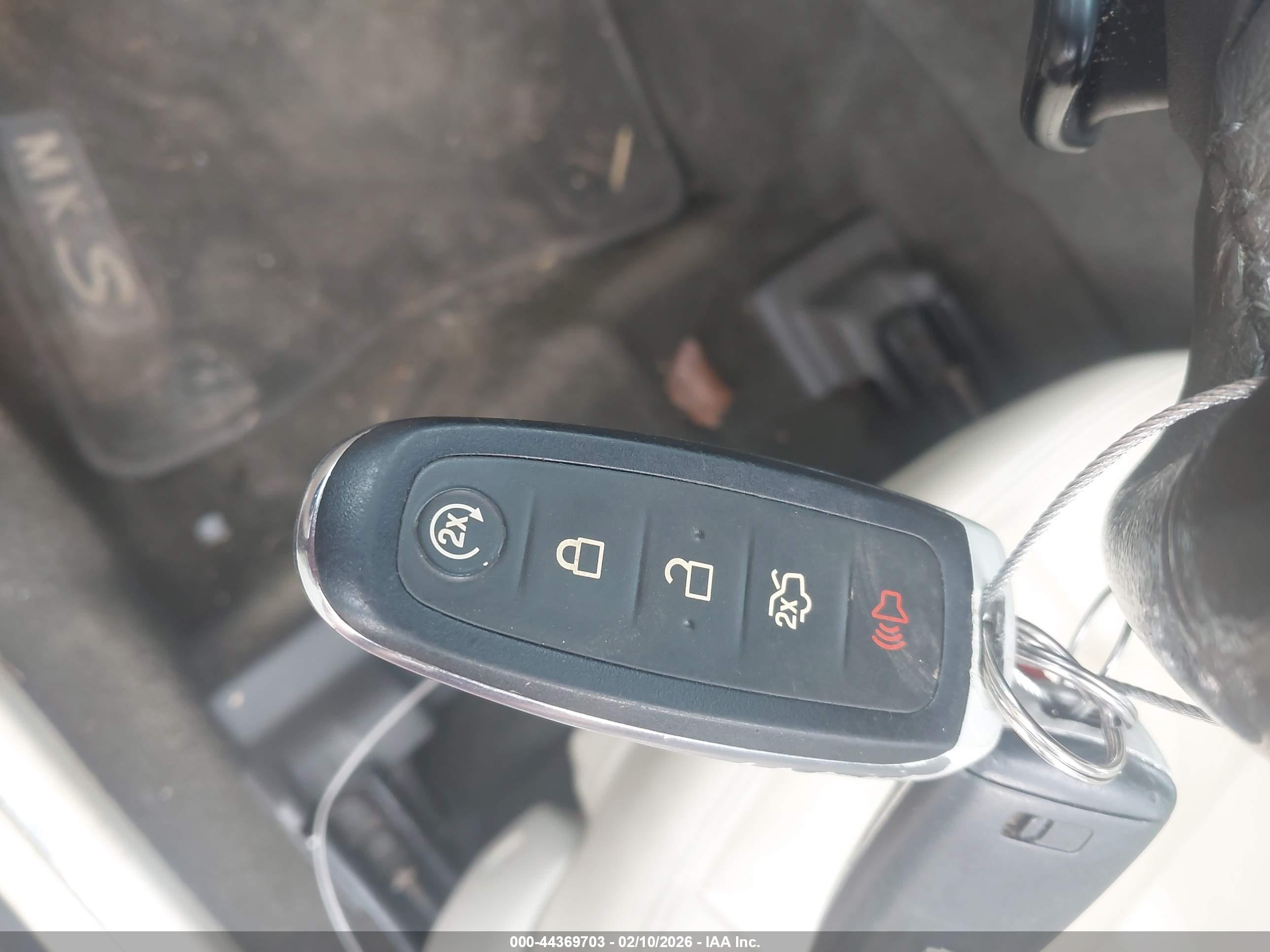 LINCOLN MKS image 11