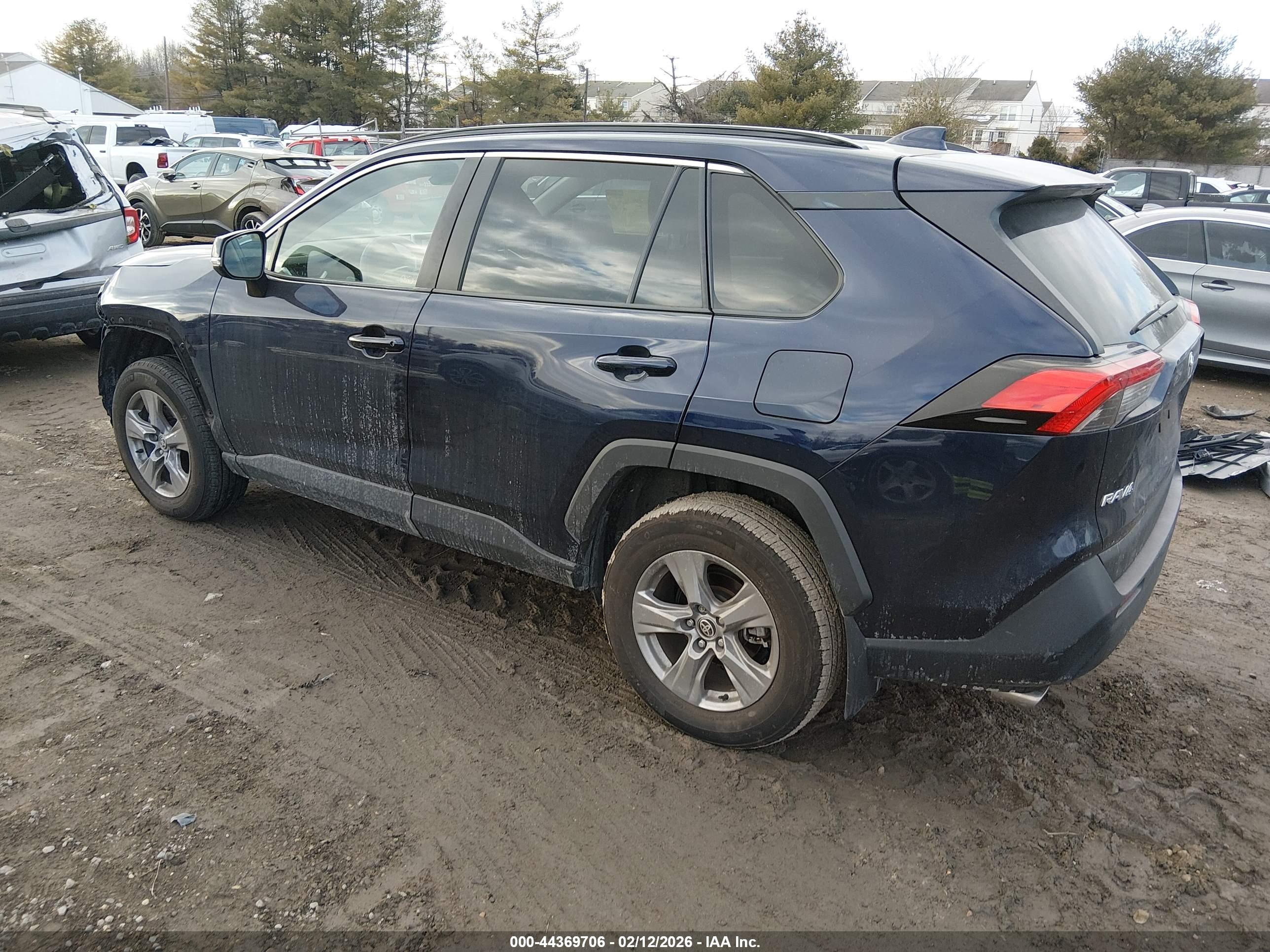 TOYOTA RAV4 image 3
