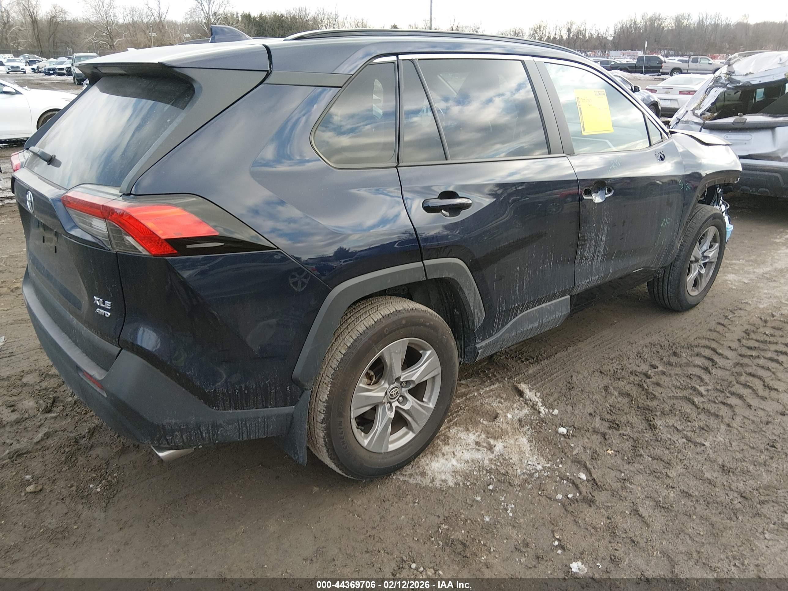TOYOTA RAV4 image 4