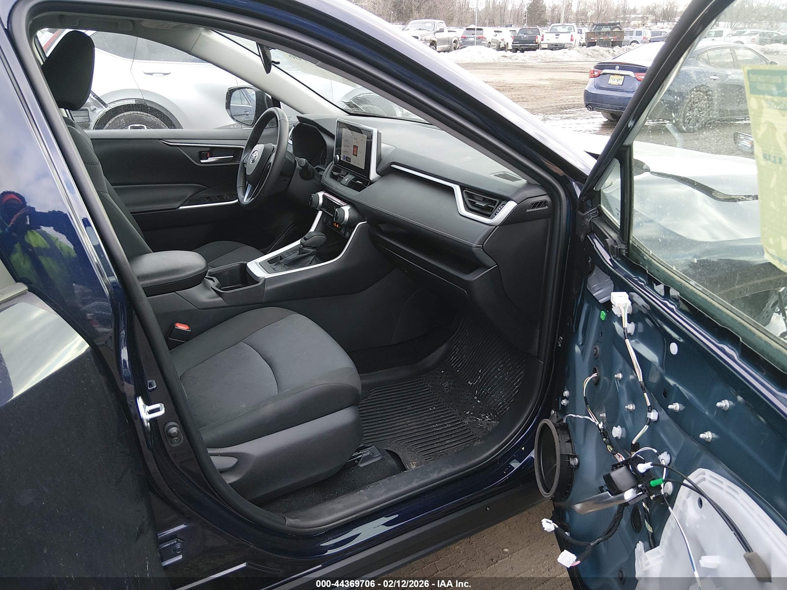 TOYOTA RAV4 image 5