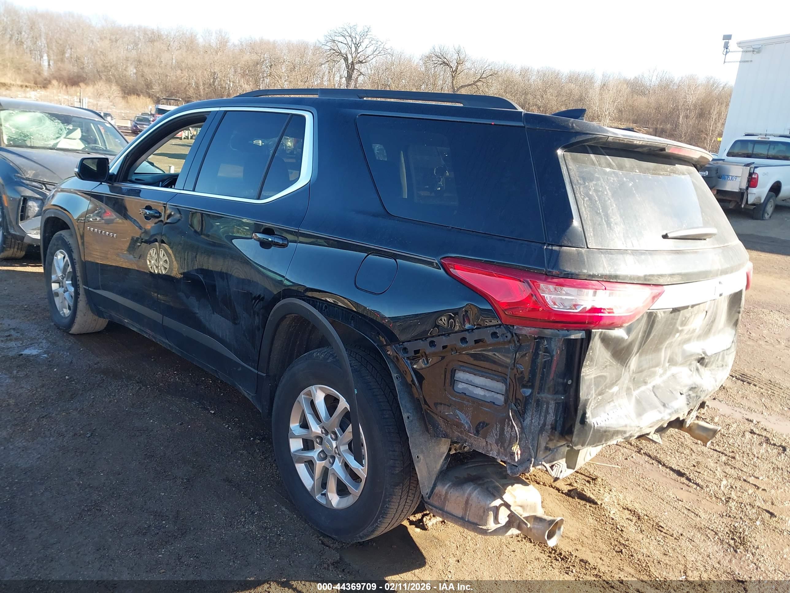 CHEVROLET TRAVERSE image 3