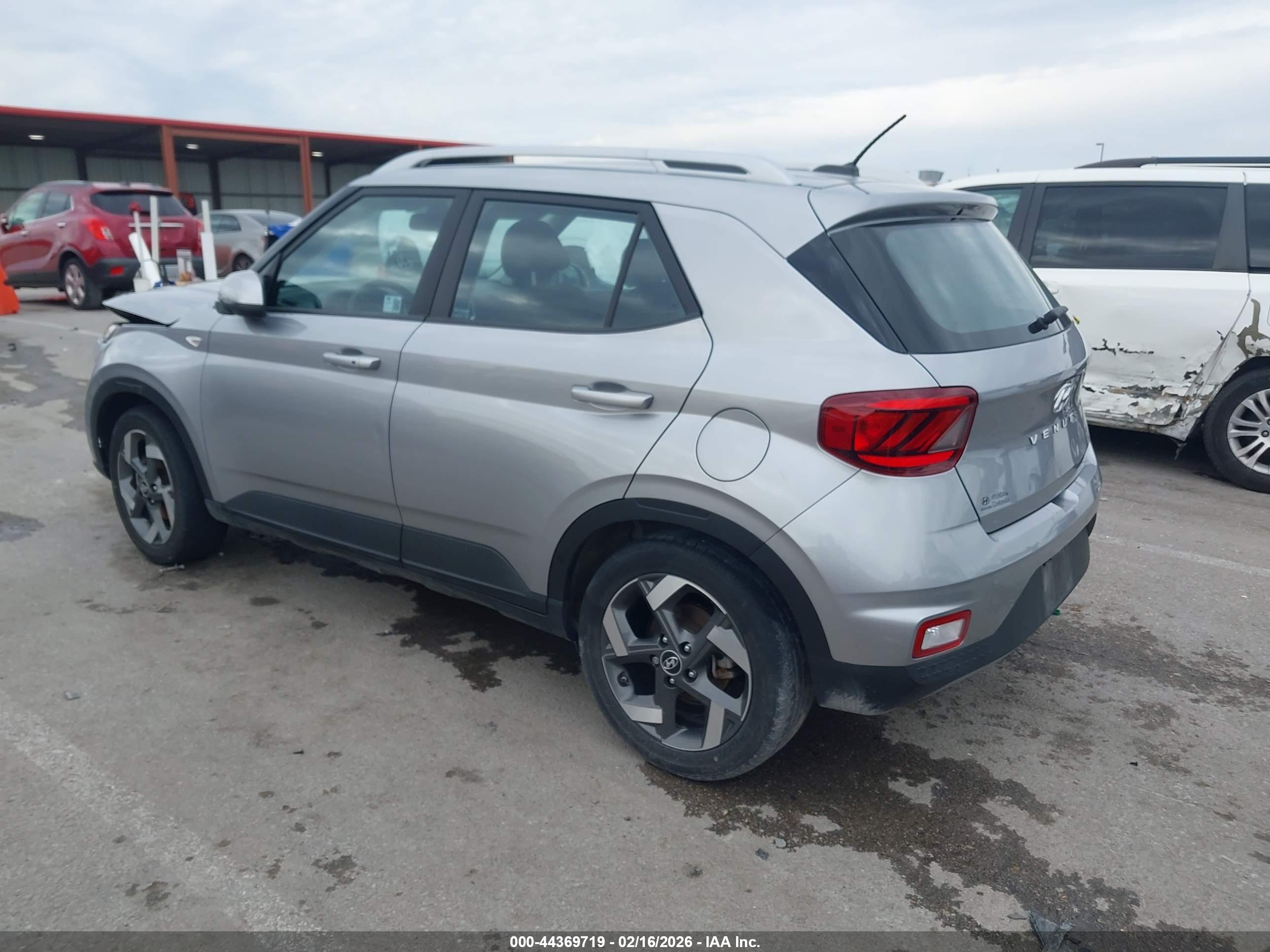 HYUNDAI VENUE image 3