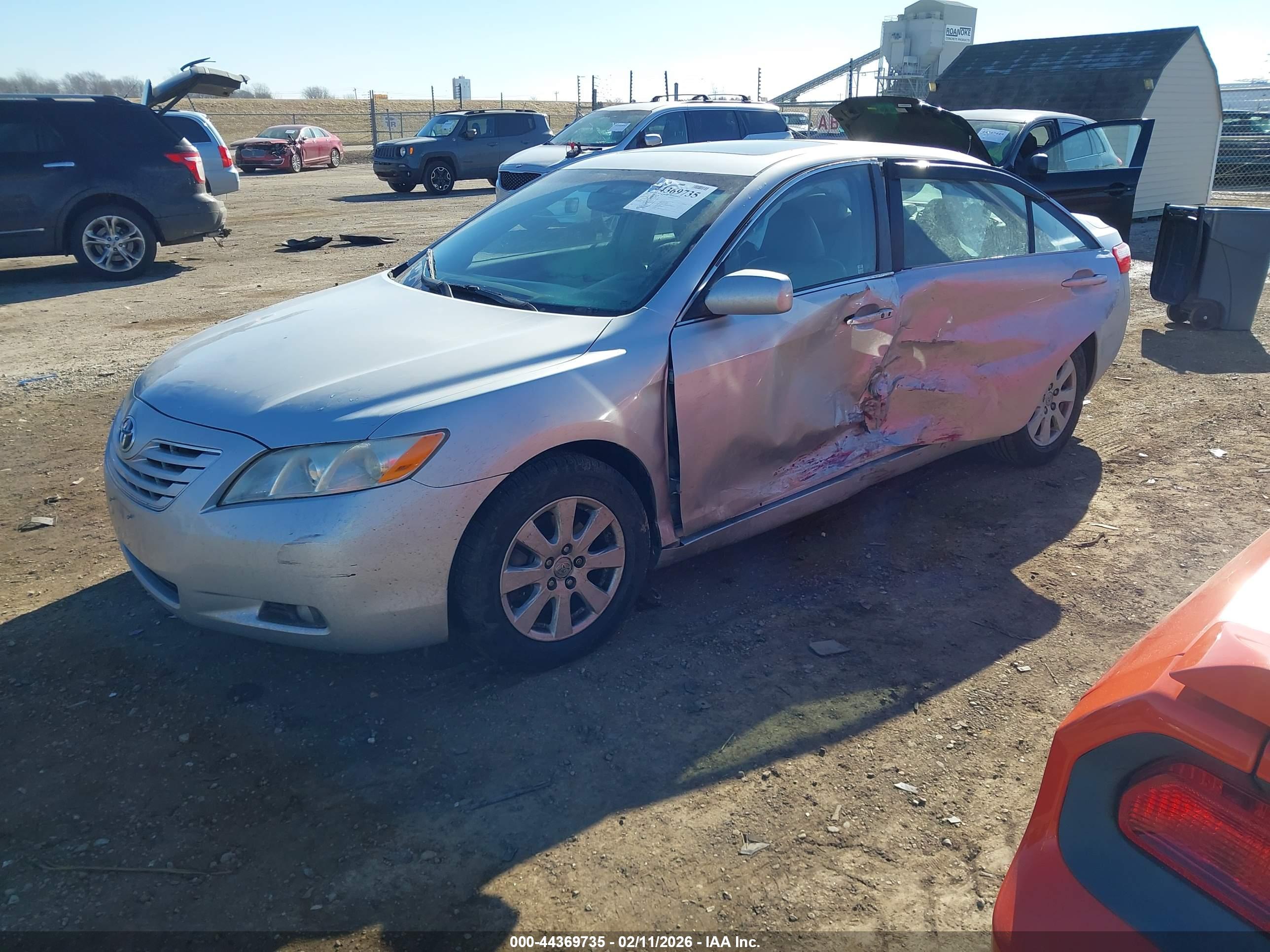 TOYOTA CAMRY image 2