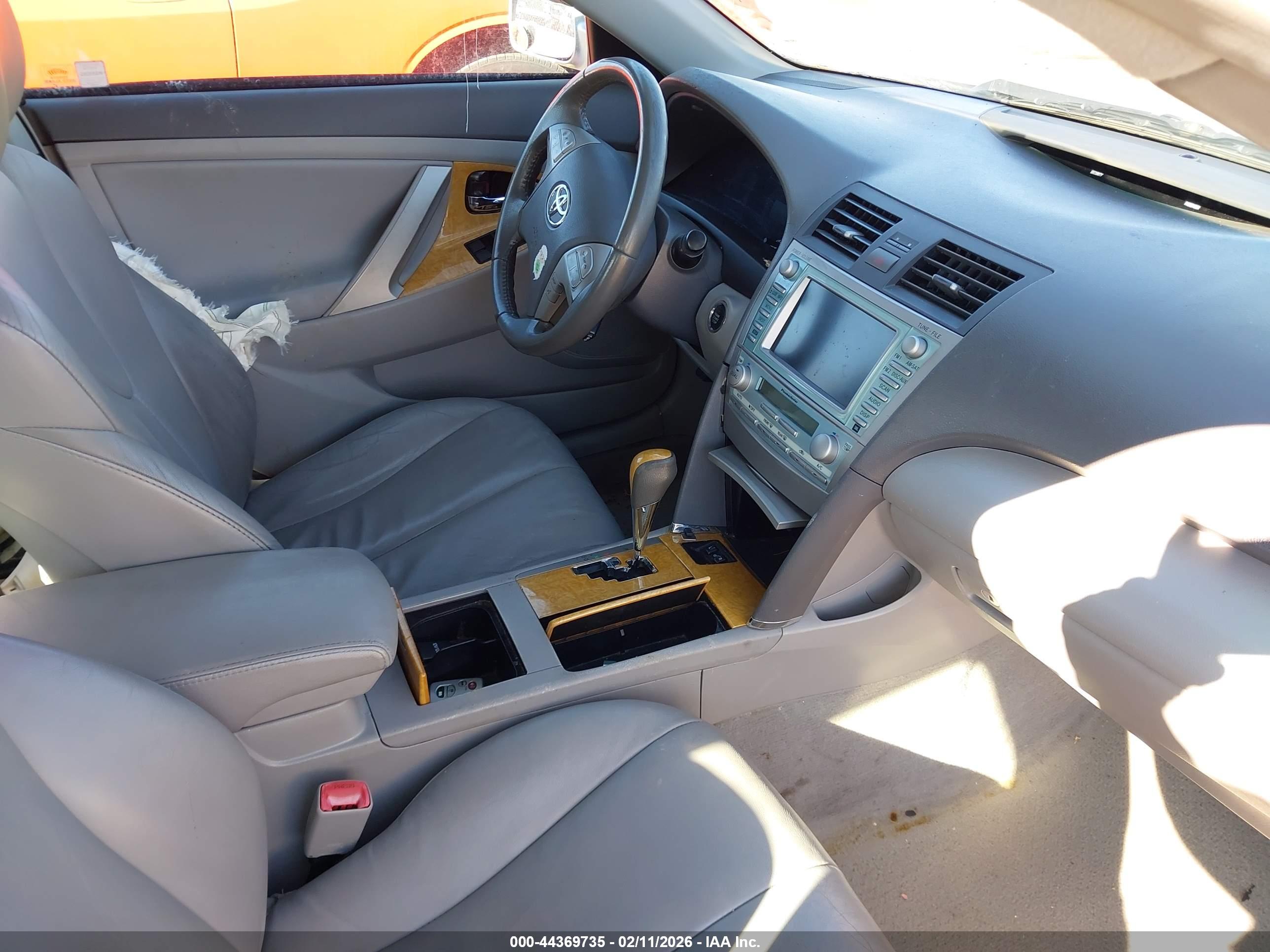 TOYOTA CAMRY image 5