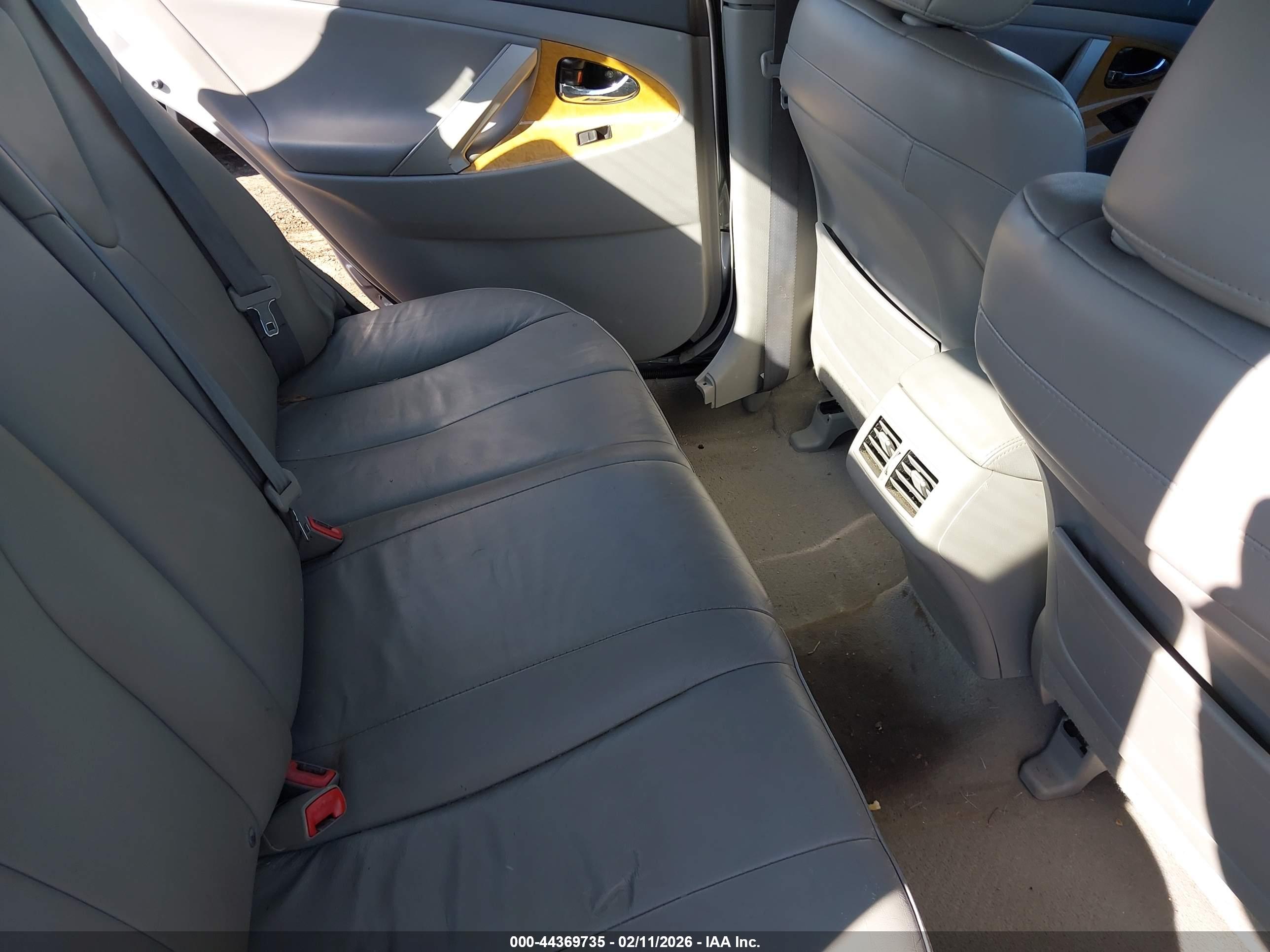 TOYOTA CAMRY image 8