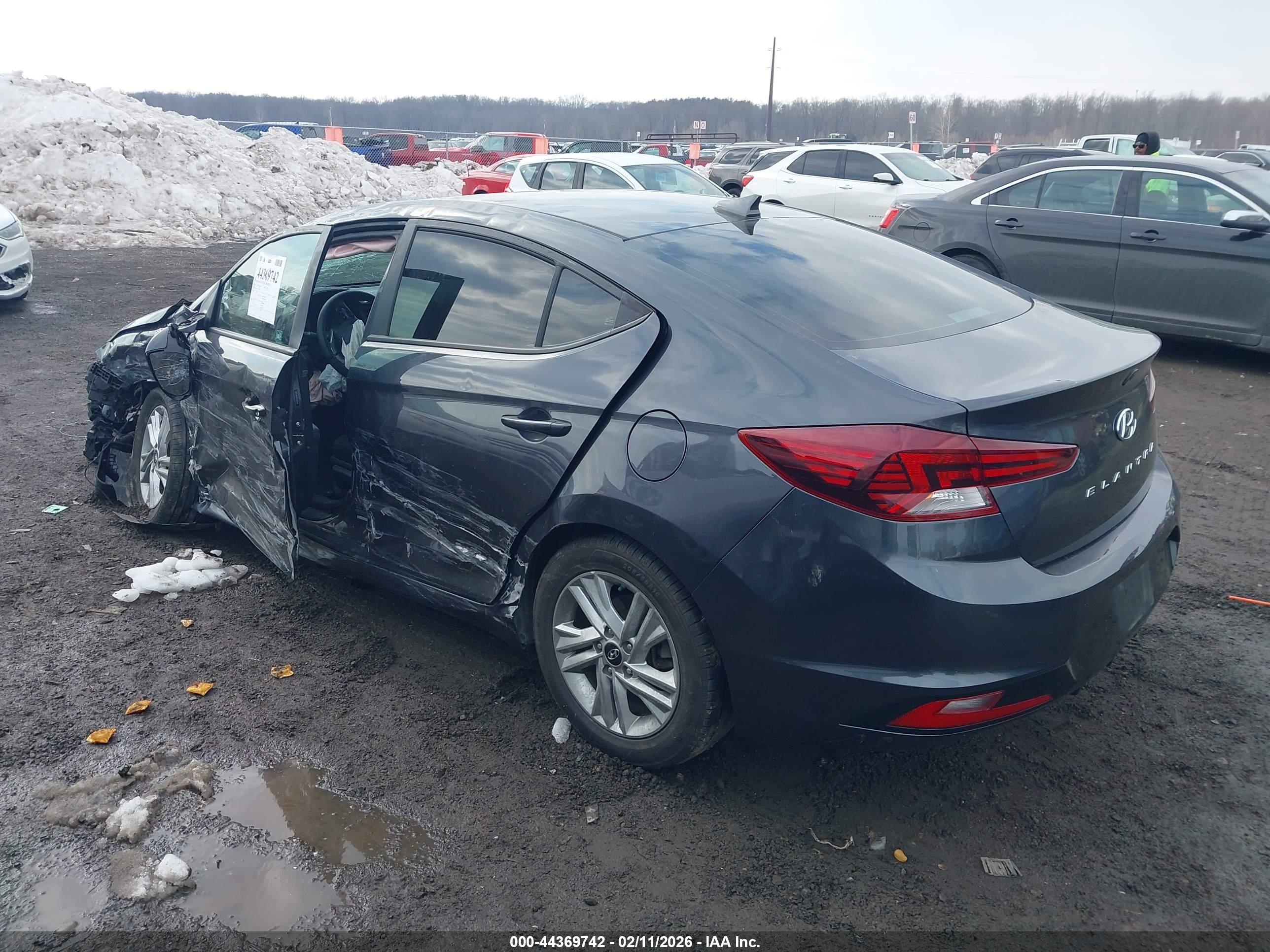 HYUNDAI ELANTRA image 3