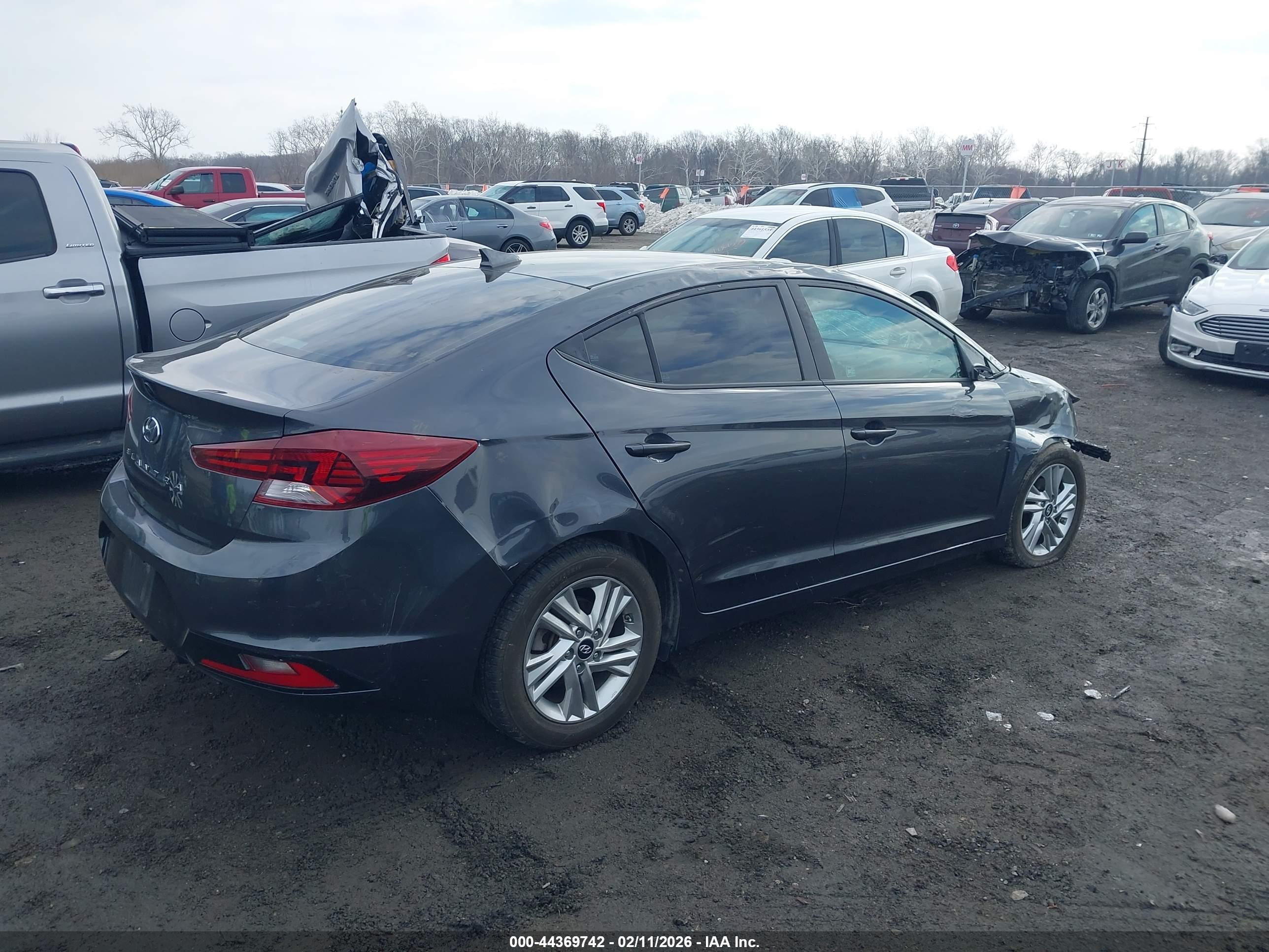 HYUNDAI ELANTRA image 4