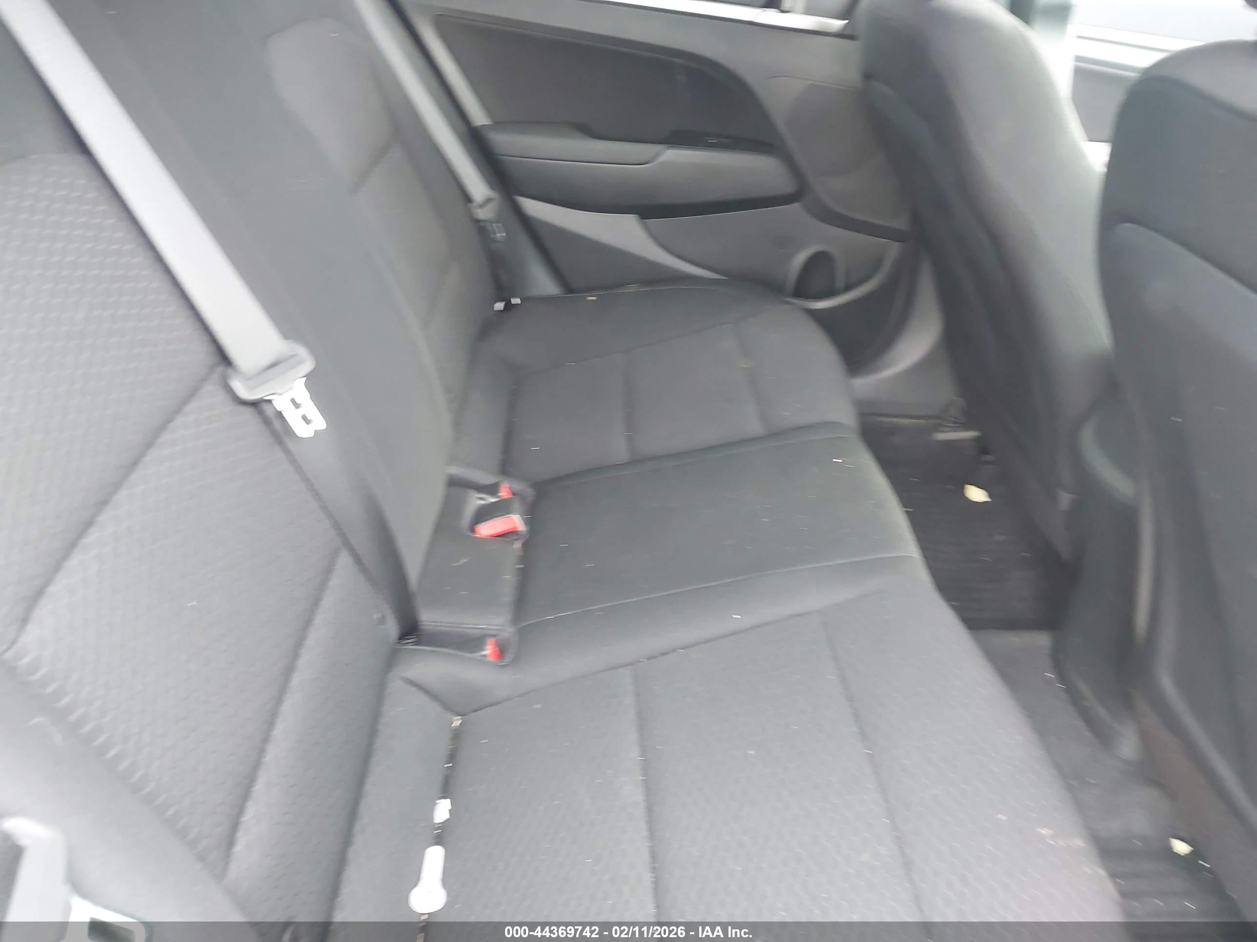HYUNDAI ELANTRA image 8