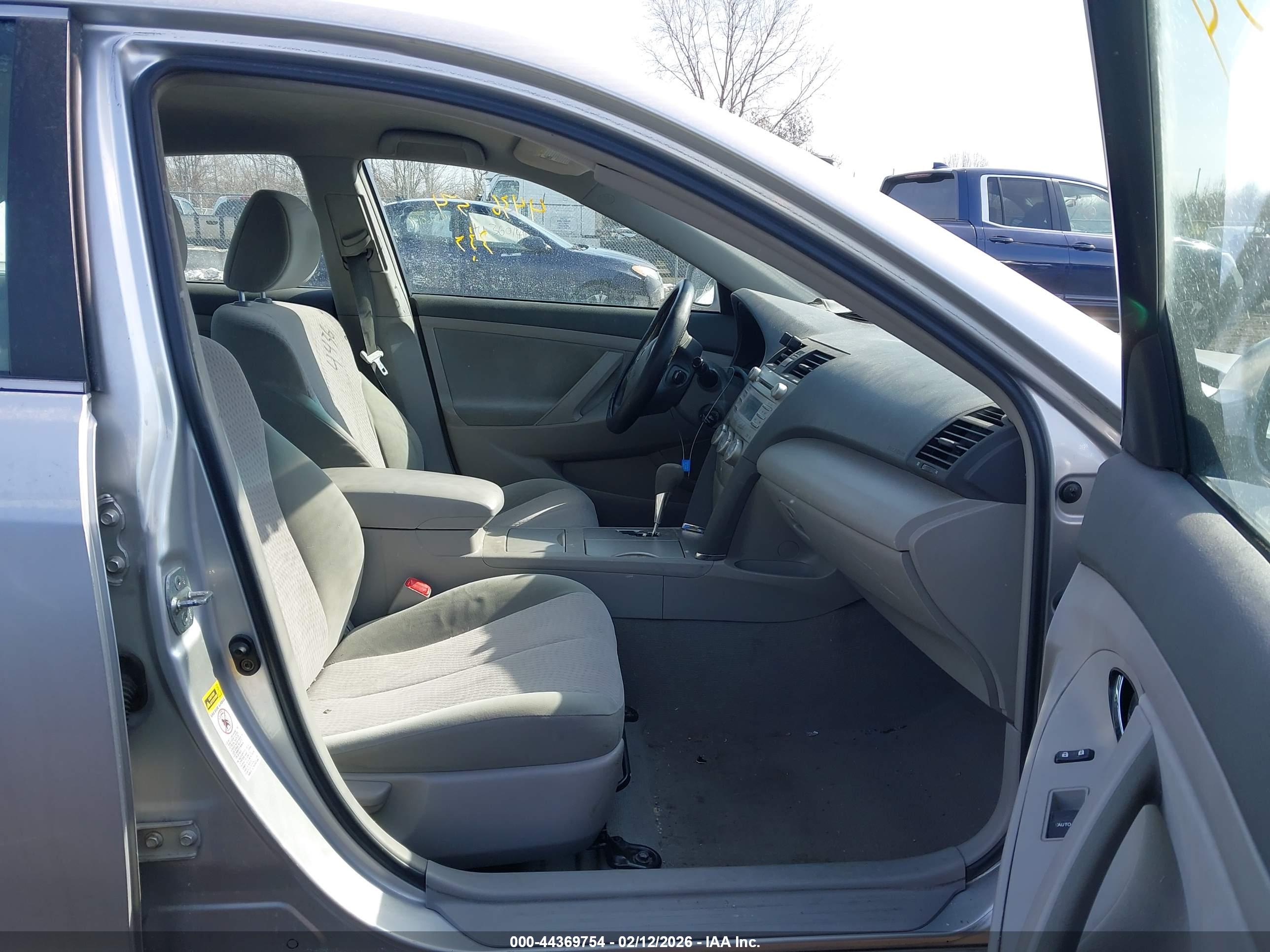 TOYOTA CAMRY image 5
