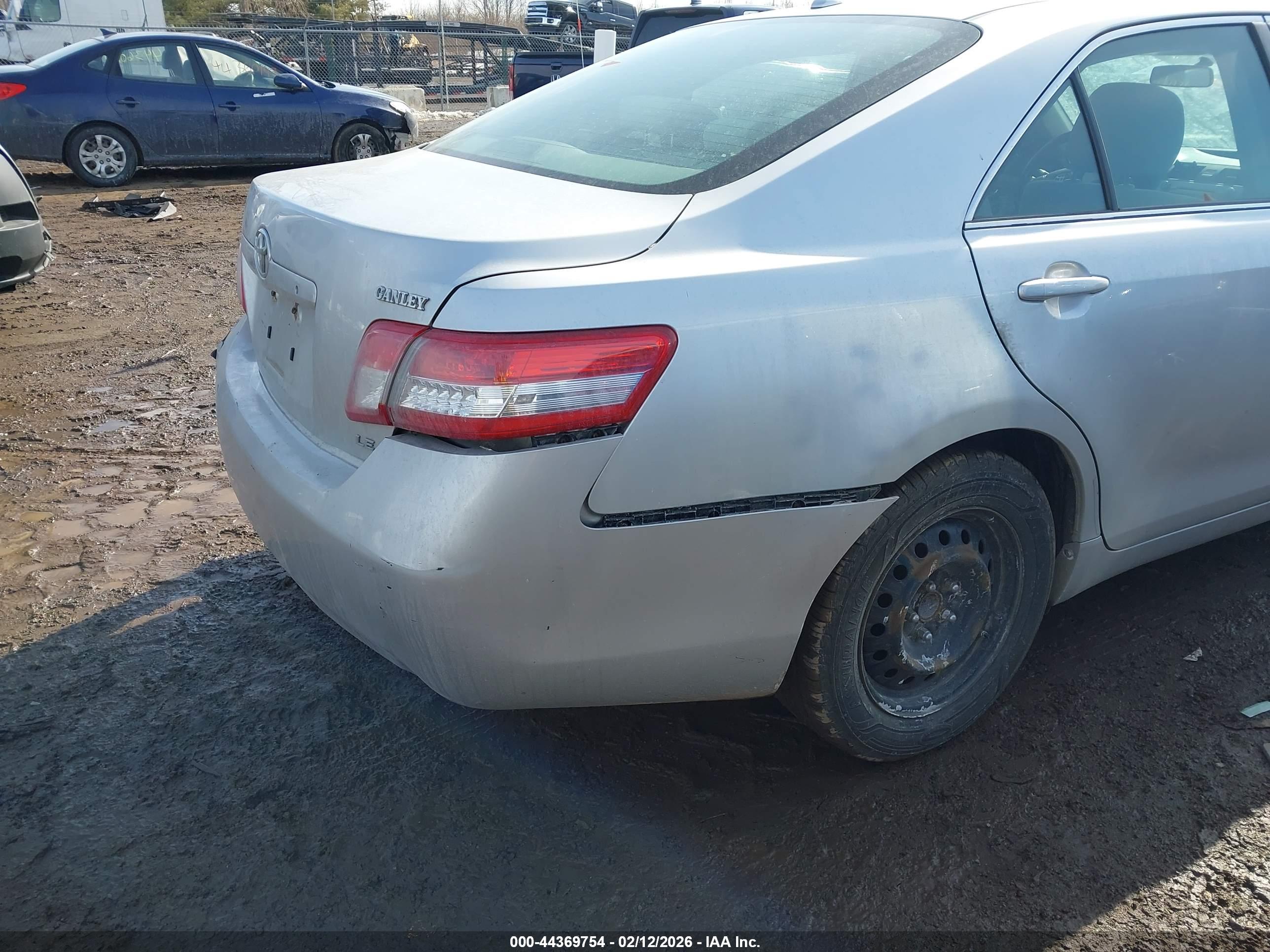 TOYOTA CAMRY image 6